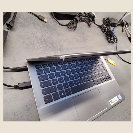 Dell Latitude 3301 | 8 GB | 1 x 256 SSD | B