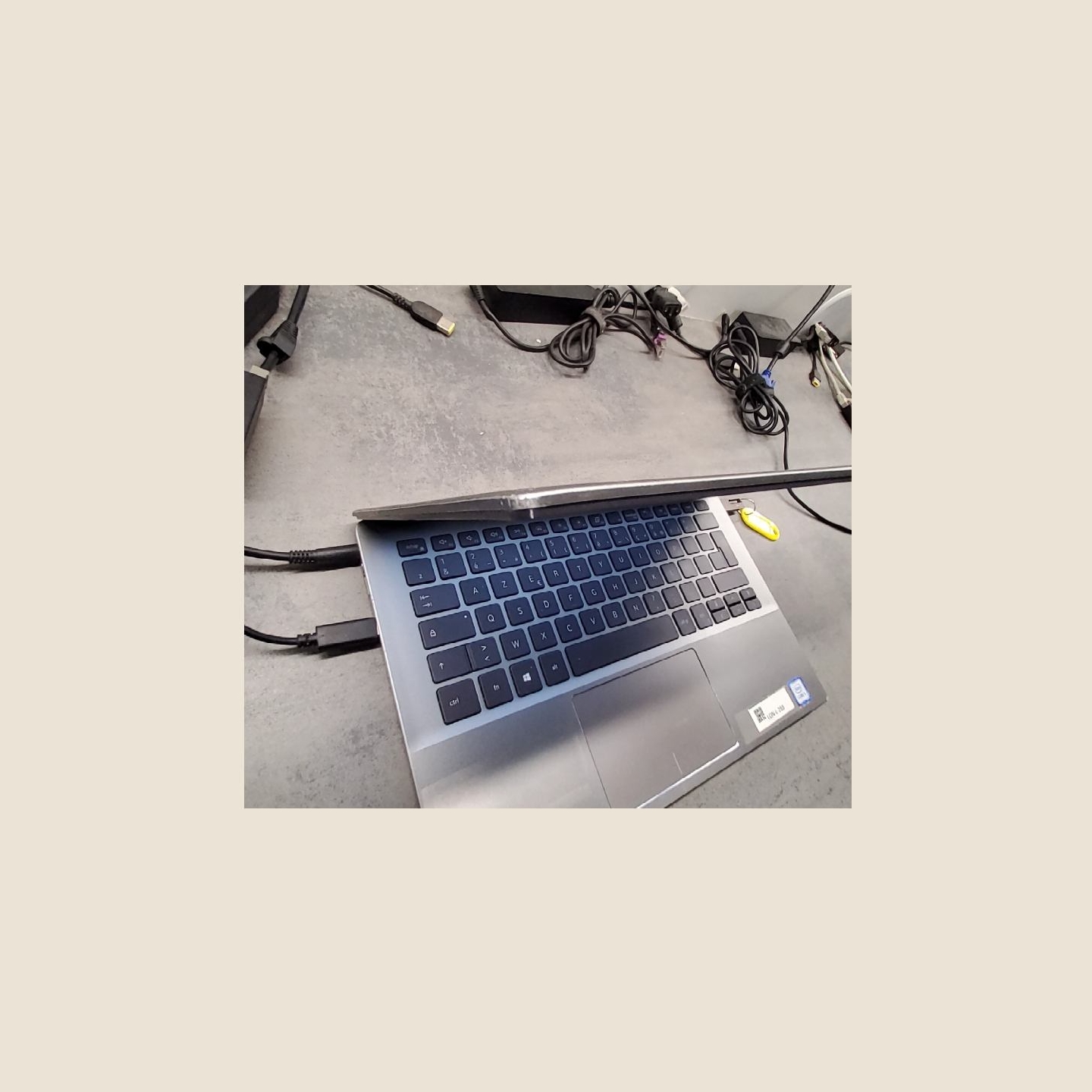 Dell Latitude 3301 | 8 GB | 1 x 256 SSD | B