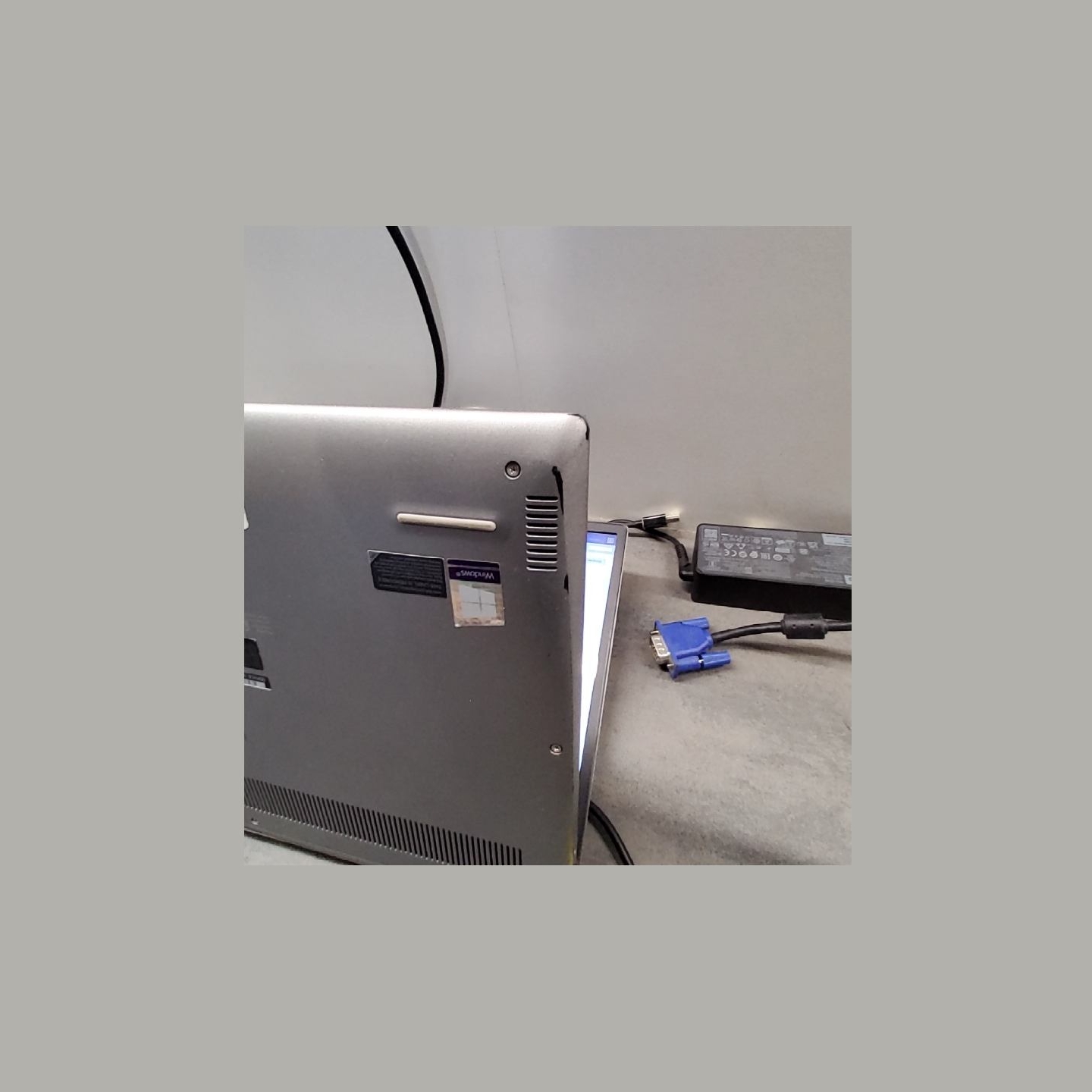 Dell Latitude 3301 | 8 GB | 1 x 256 SSD | A-