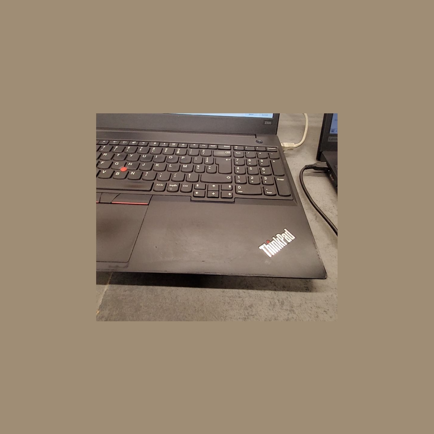 Lenovo ThinkPad E595 | 8 GB | 1 x 256 SSD | B