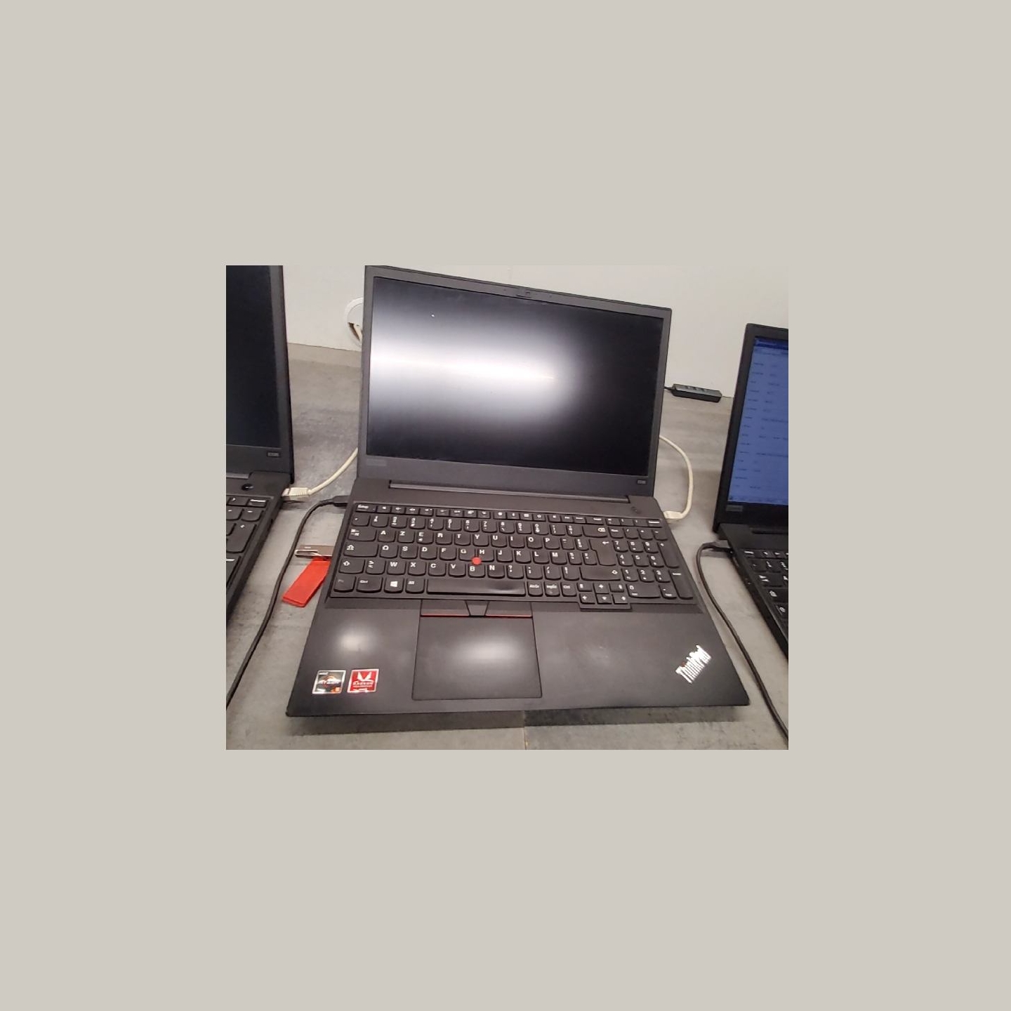 Lenovo ThinkPad E595 | 8 GB | 1 x 256 SSD | B