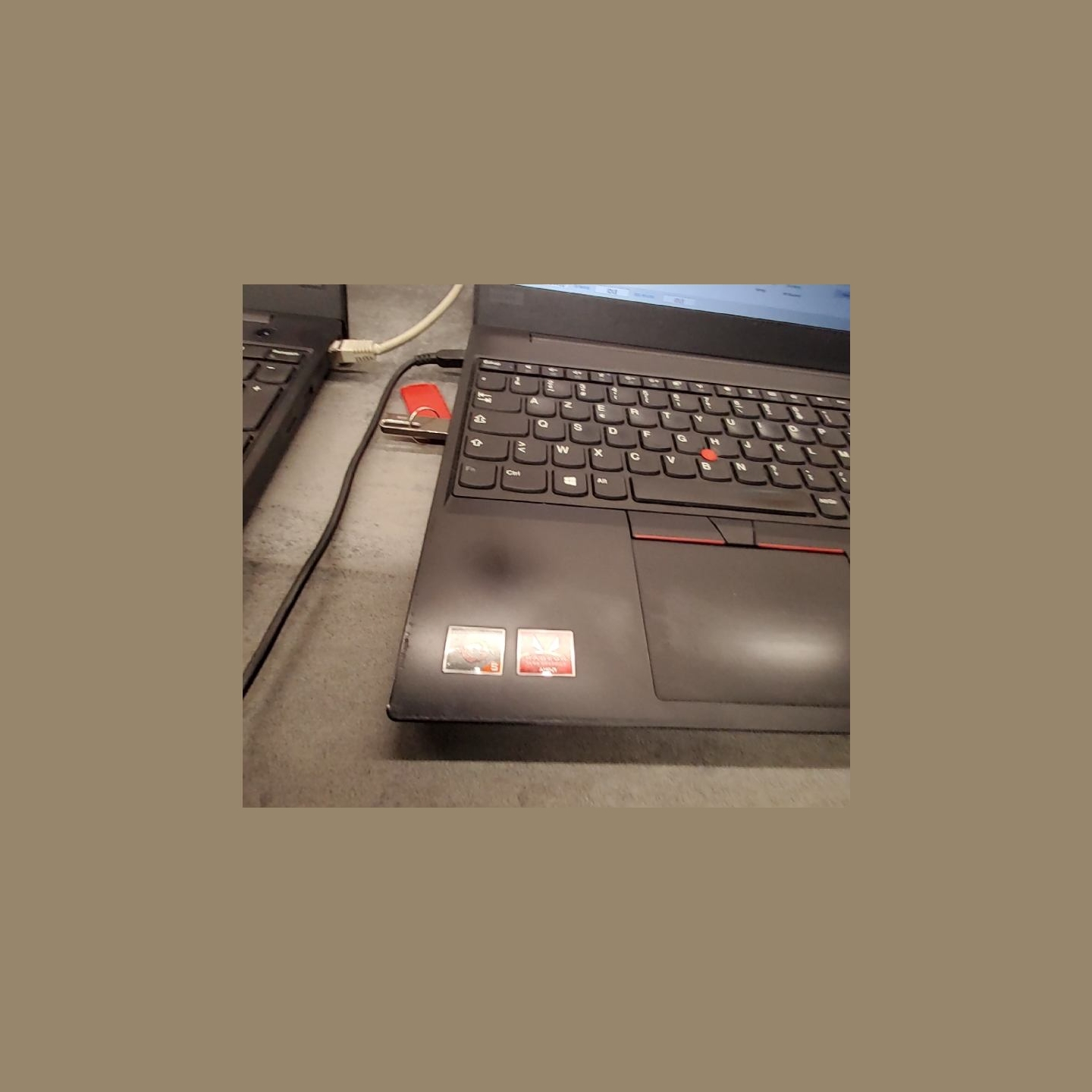 Lenovo ThinkPad E595 | 8 GB | 1 x 256 SSD | B