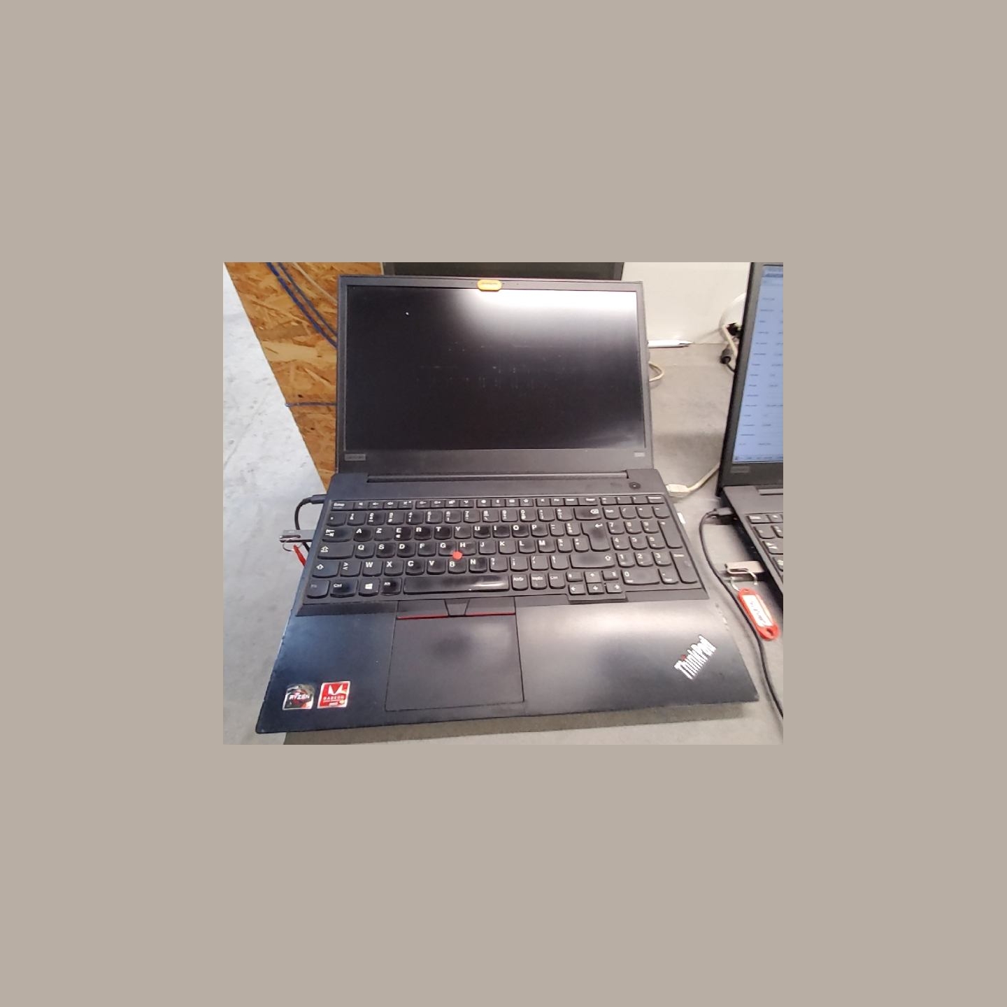 Lenovo ThinkPad E595 | 8 GB | 1 x 256 SSD | B