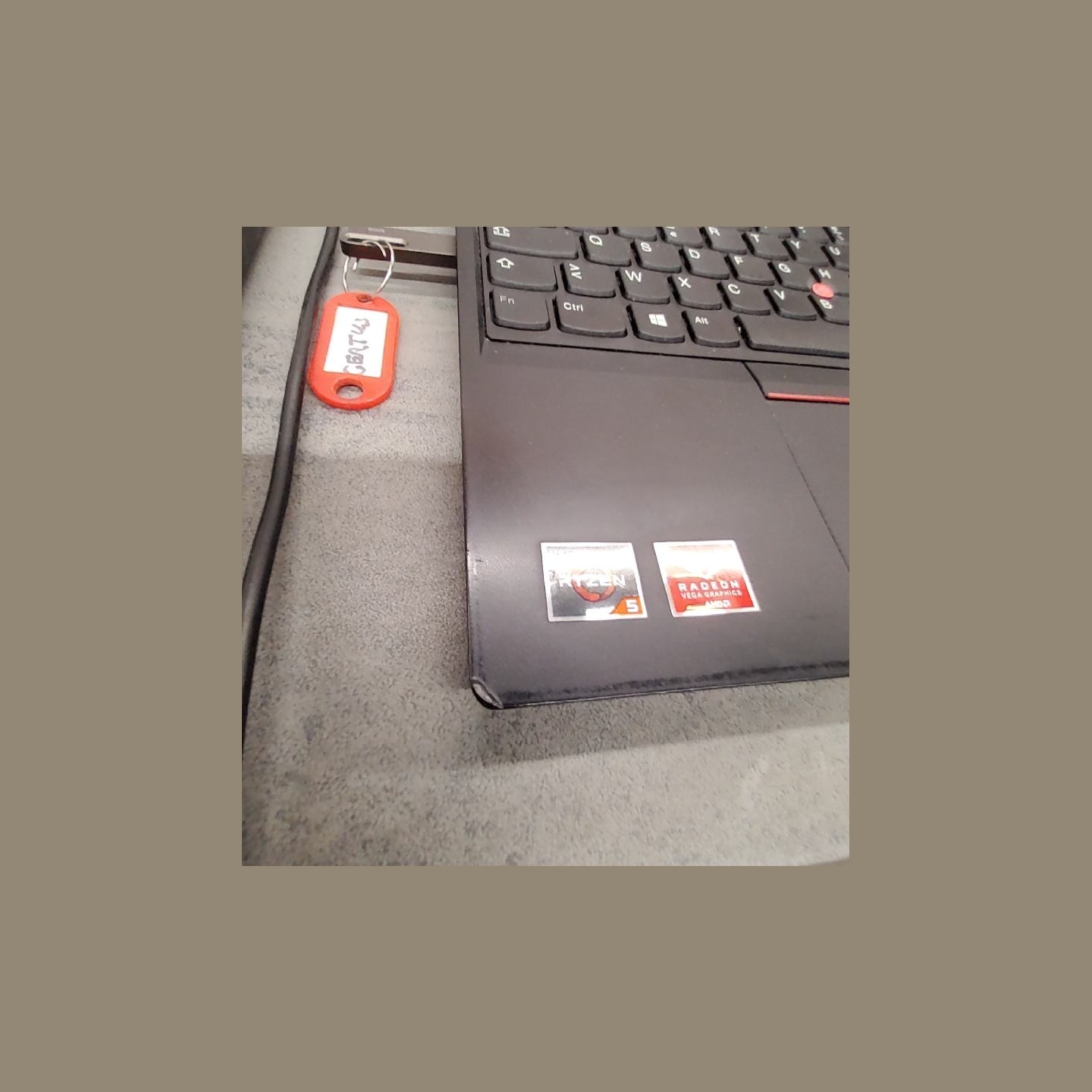 Lenovo ThinkPad E595 | 8 GB | 1 x 256 SSD | B