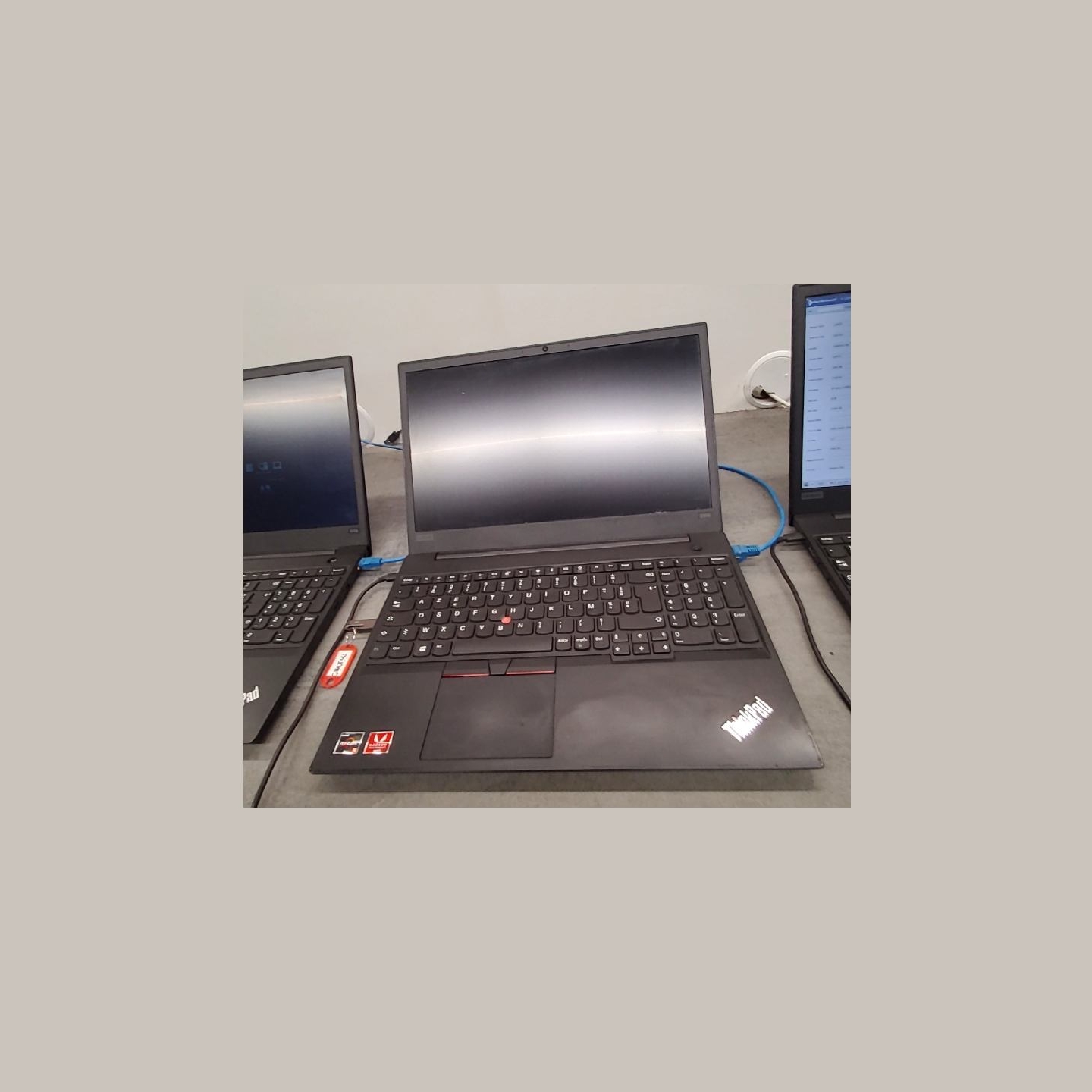 Lenovo ThinkPad E595 | 8 GB | 1 x 256 SSD | B