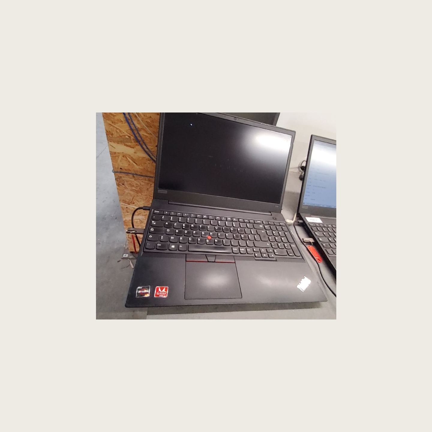 Lenovo ThinkPad E595 | 8 GB | 1 x 256 SSD | B