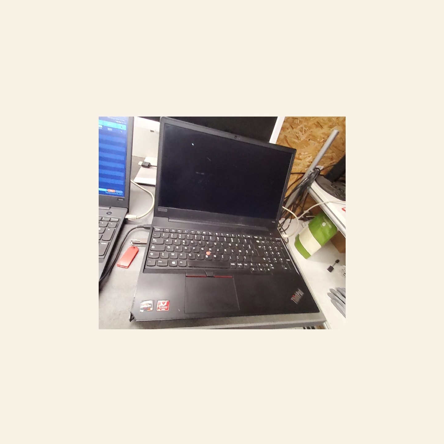 Lenovo ThinkPad E595 | 8 GB | 1 x 256 SSD | B