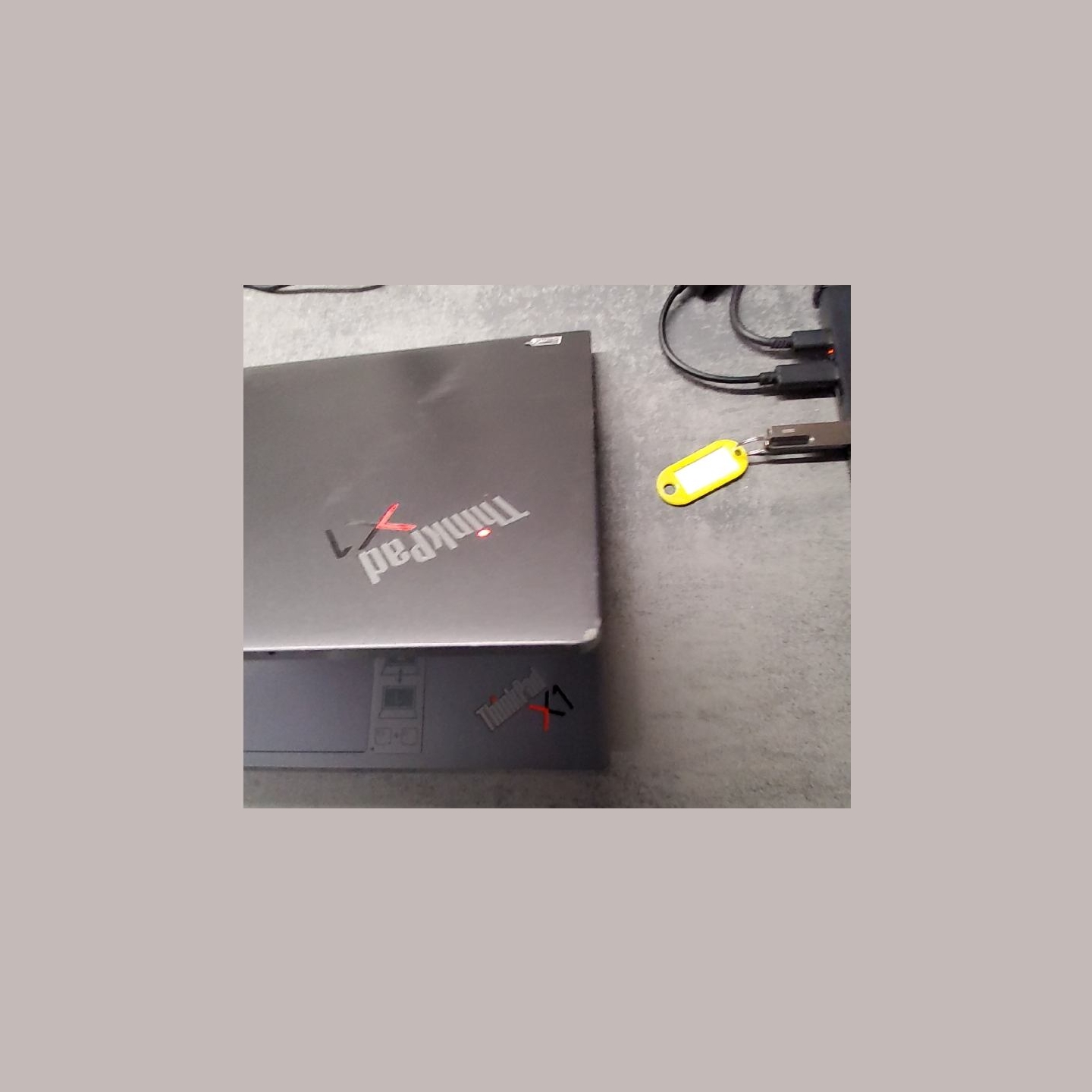 Lenovo ThinkPad X1 Yoga G6 | 16 GB | 1 x 256 SSD | B