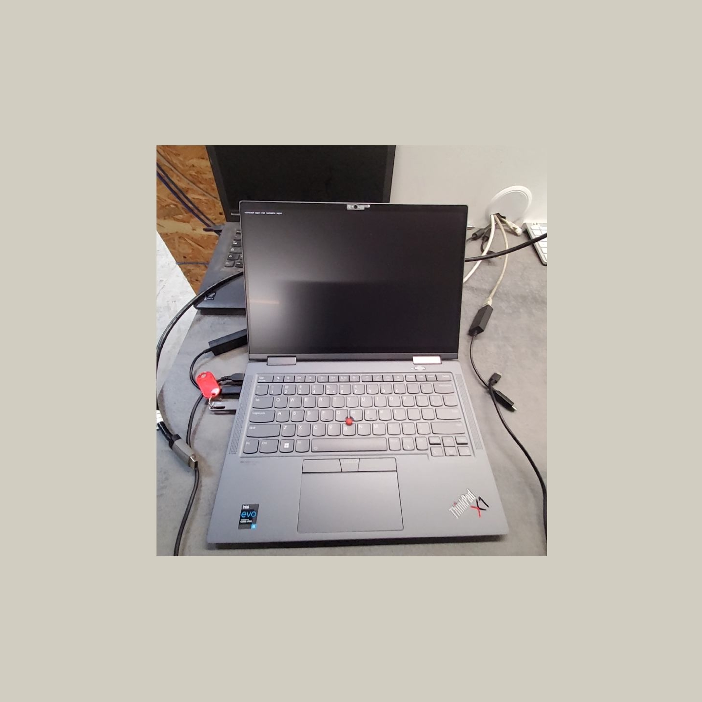 Lenovo ThinkPad X1 Yoga G6 | 16 GB | 1 x 256 SSD | B