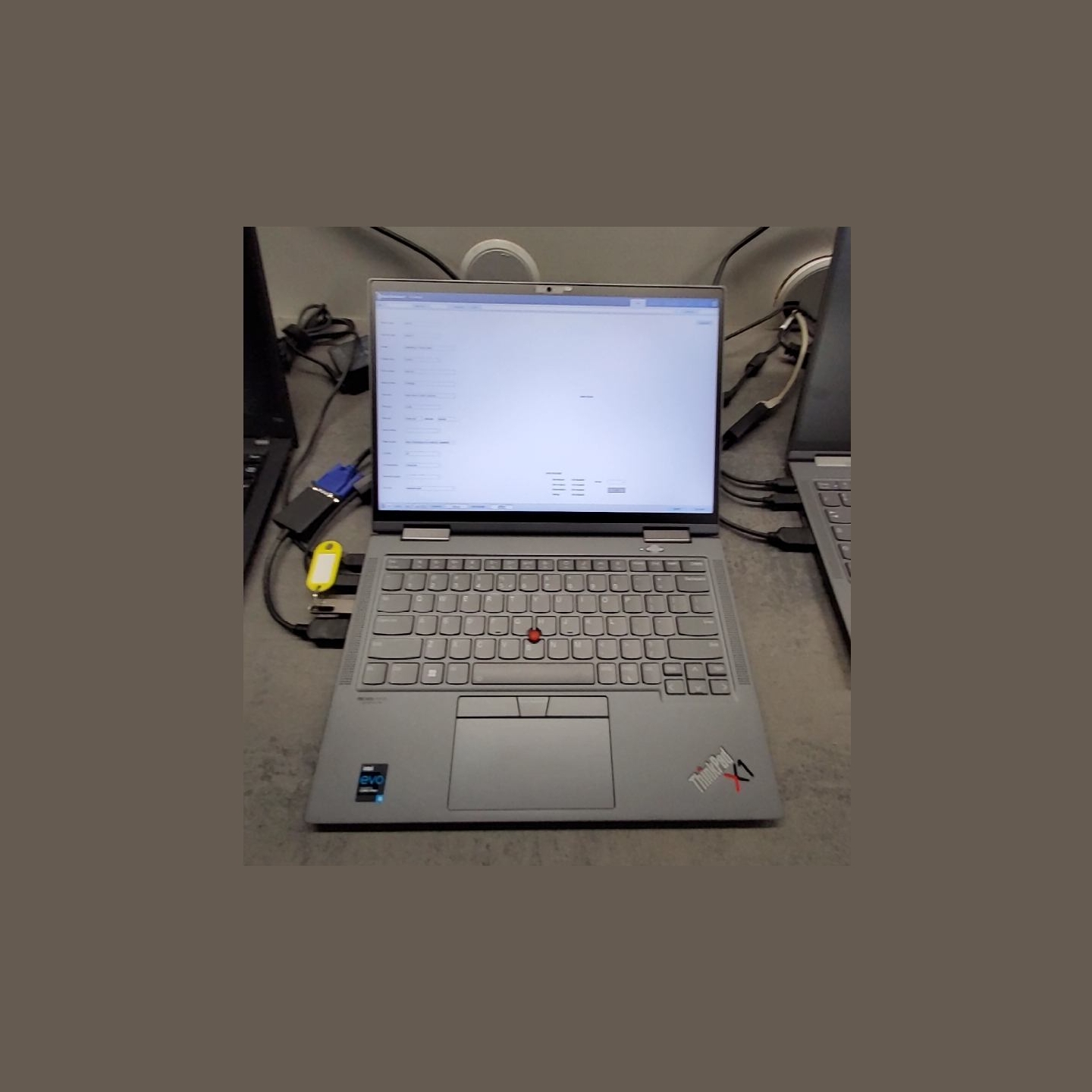Lenovo ThinkPad X1 Yoga G6 | 16 GB | 1 x 256 SSD | A
