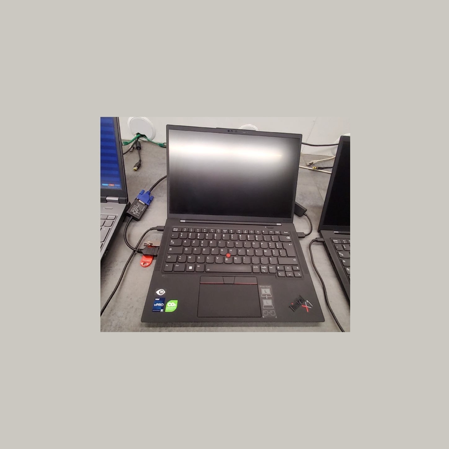 Lenovo ThinkPad X1 Carbon Gen 10 | 16 GB | 1 x 256 SSD | B