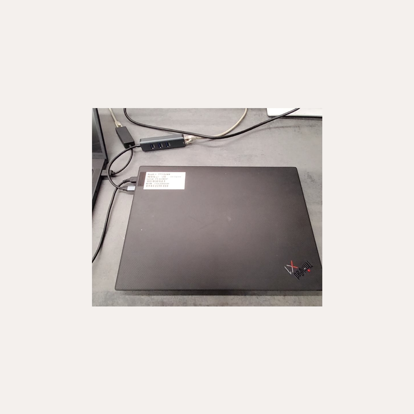 Lenovo ThinkPad X1 Carbon Gen 10 | 16 GB | 1 x 256 SSD | A