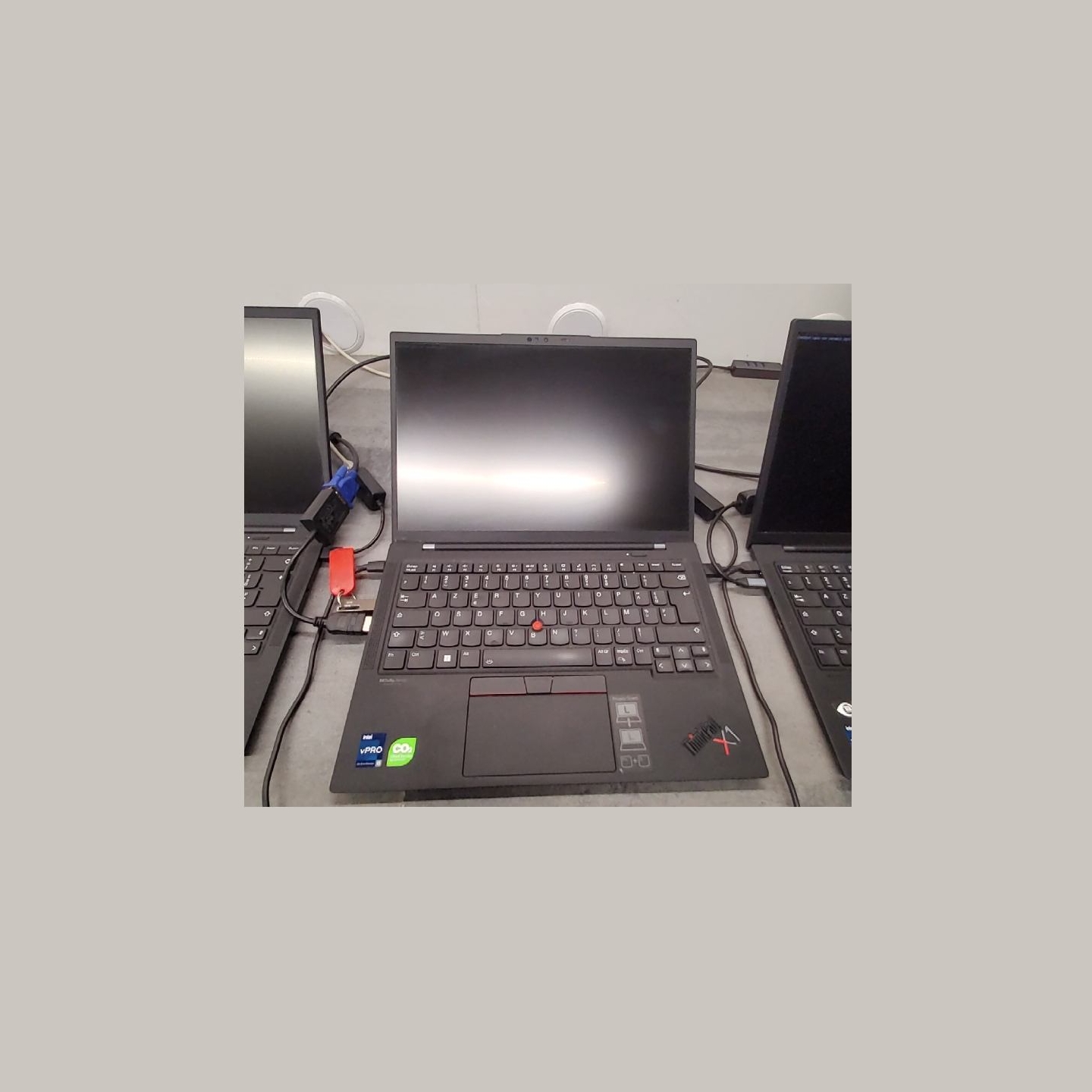 Lenovo ThinkPad X1 Carbon Gen 10 | 16 GB | 1 x 256 SSD | A
