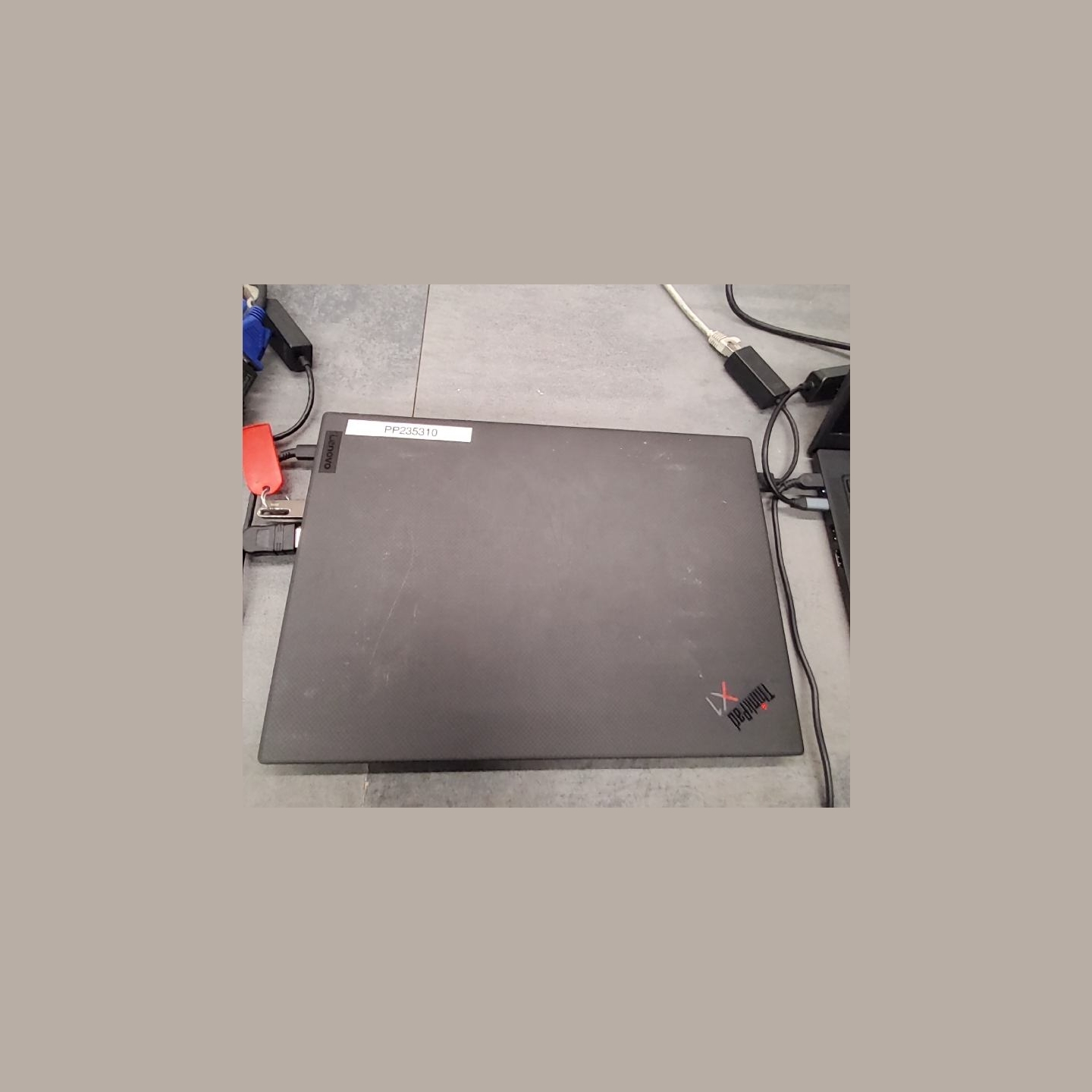 Lenovo ThinkPad X1 Carbon Gen 10 | 16 GB | 1 x 256 SSD | A