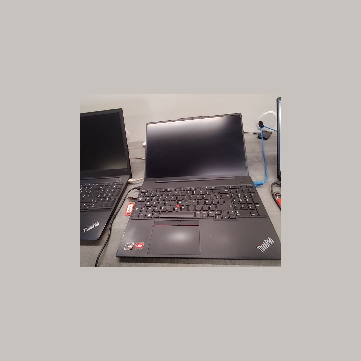 Lenovo ThinkPad E16 G1 | 16 GB | 1 x 256 SSD | B