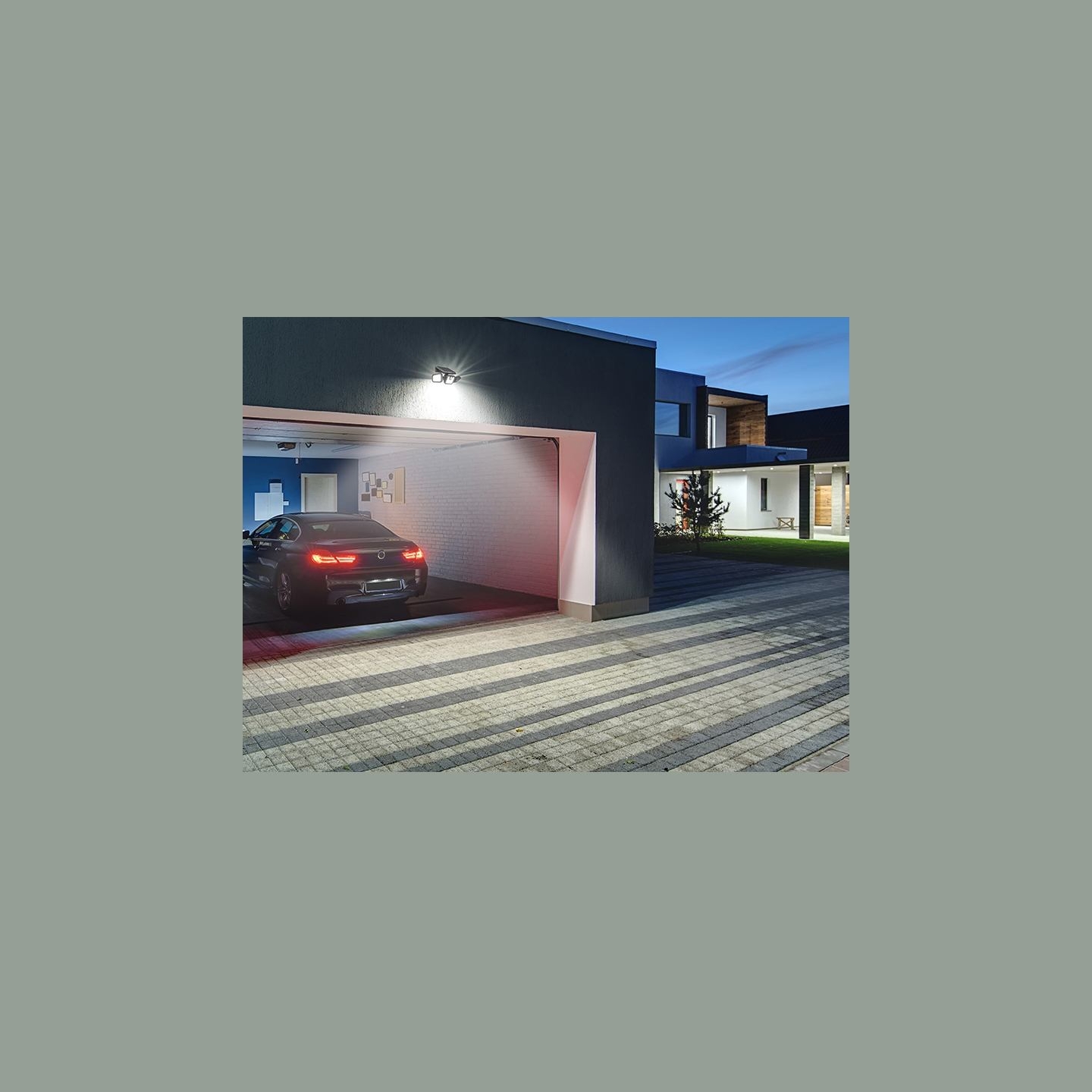 Tracer 47191 Saturn LED Solar Floodlight With Motion Sensor