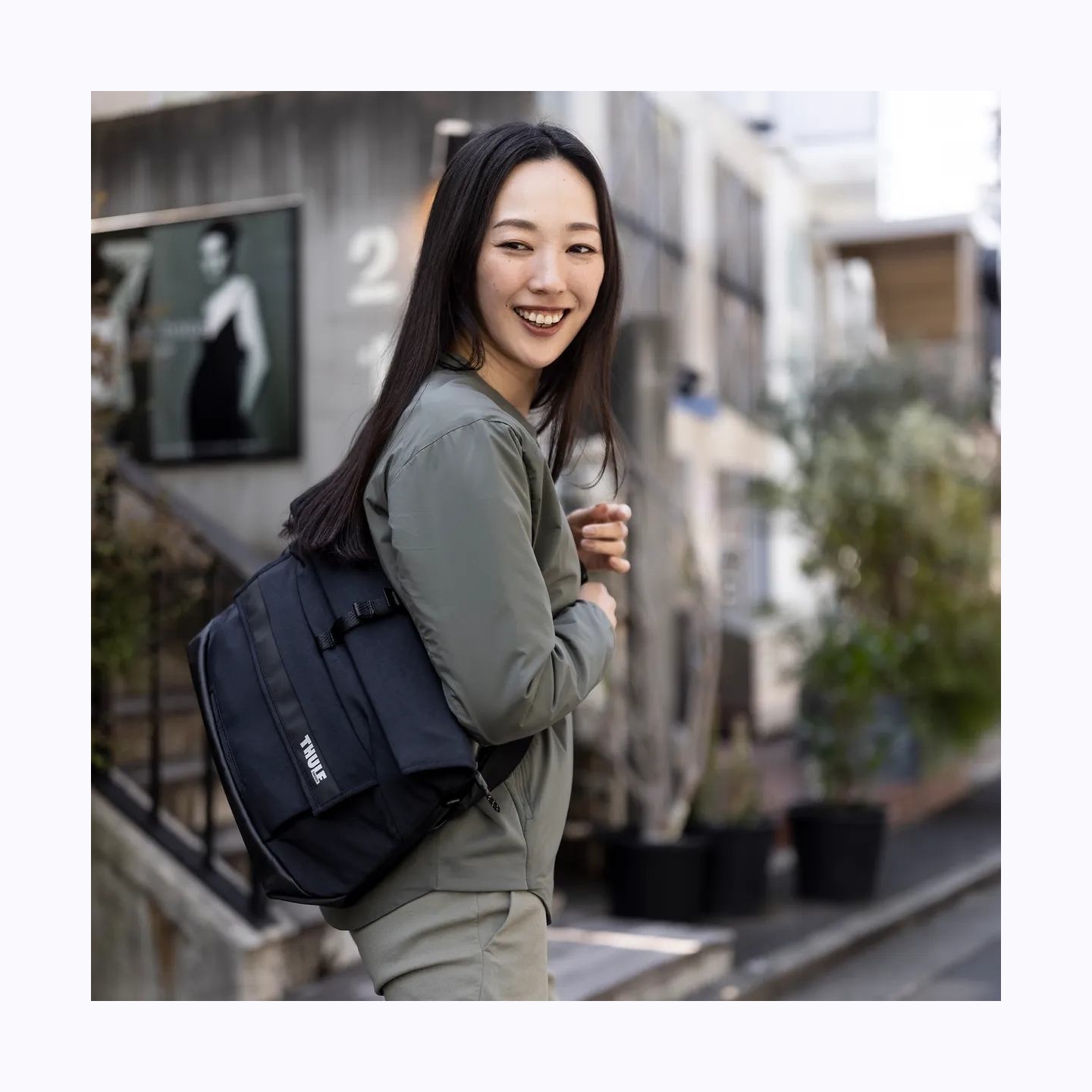Thule 5007 Paramount Crossbody 14L Black