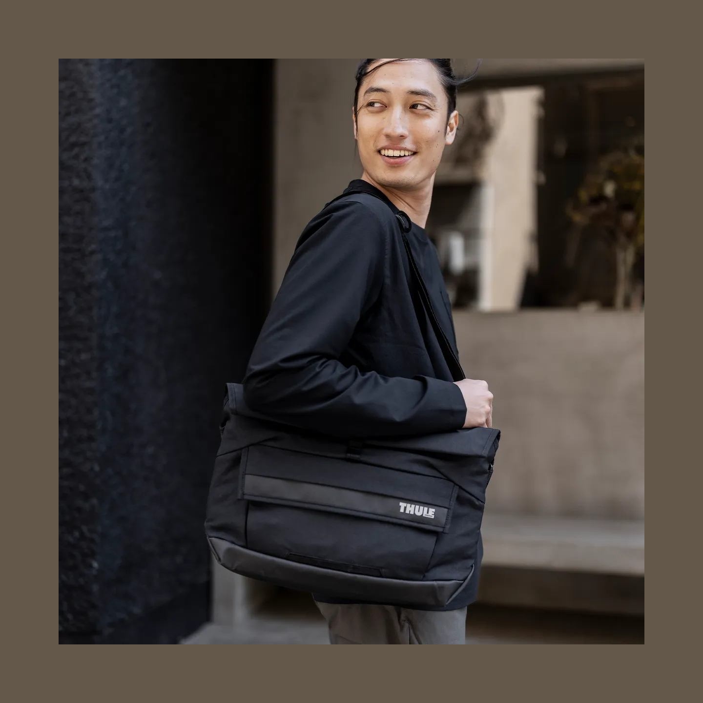 Thule 5007 Paramount Crossbody 14L Black