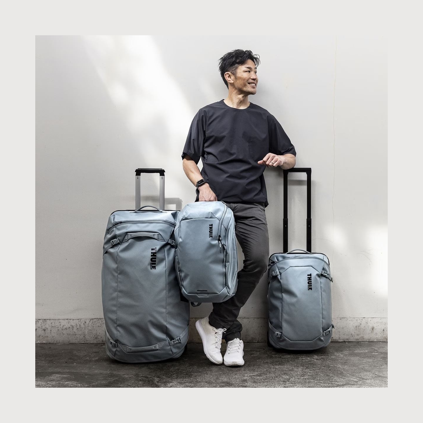 Thule 4986 Chasm Carry on Wheeled Duffel Bag 40L Pond Gray