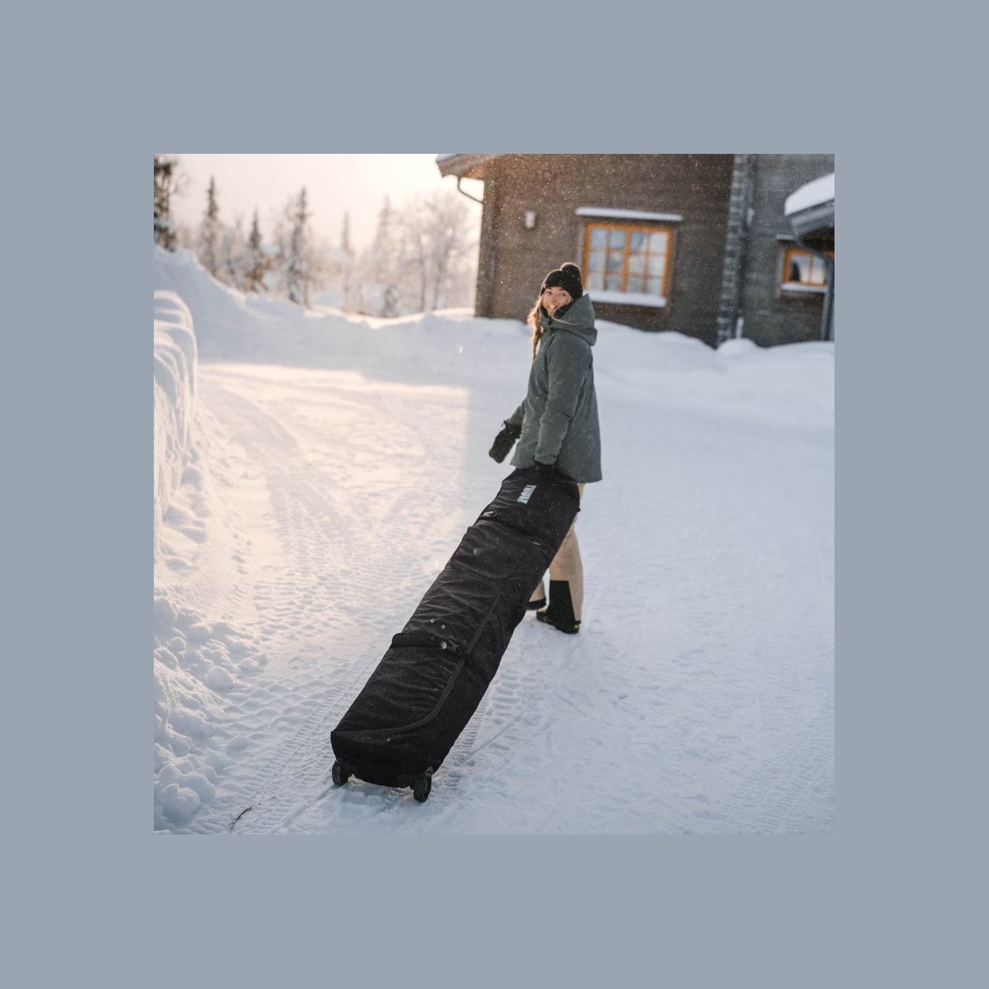 Thule 5176 Roundtrip Rolling Snowboard Bag 165cm Black