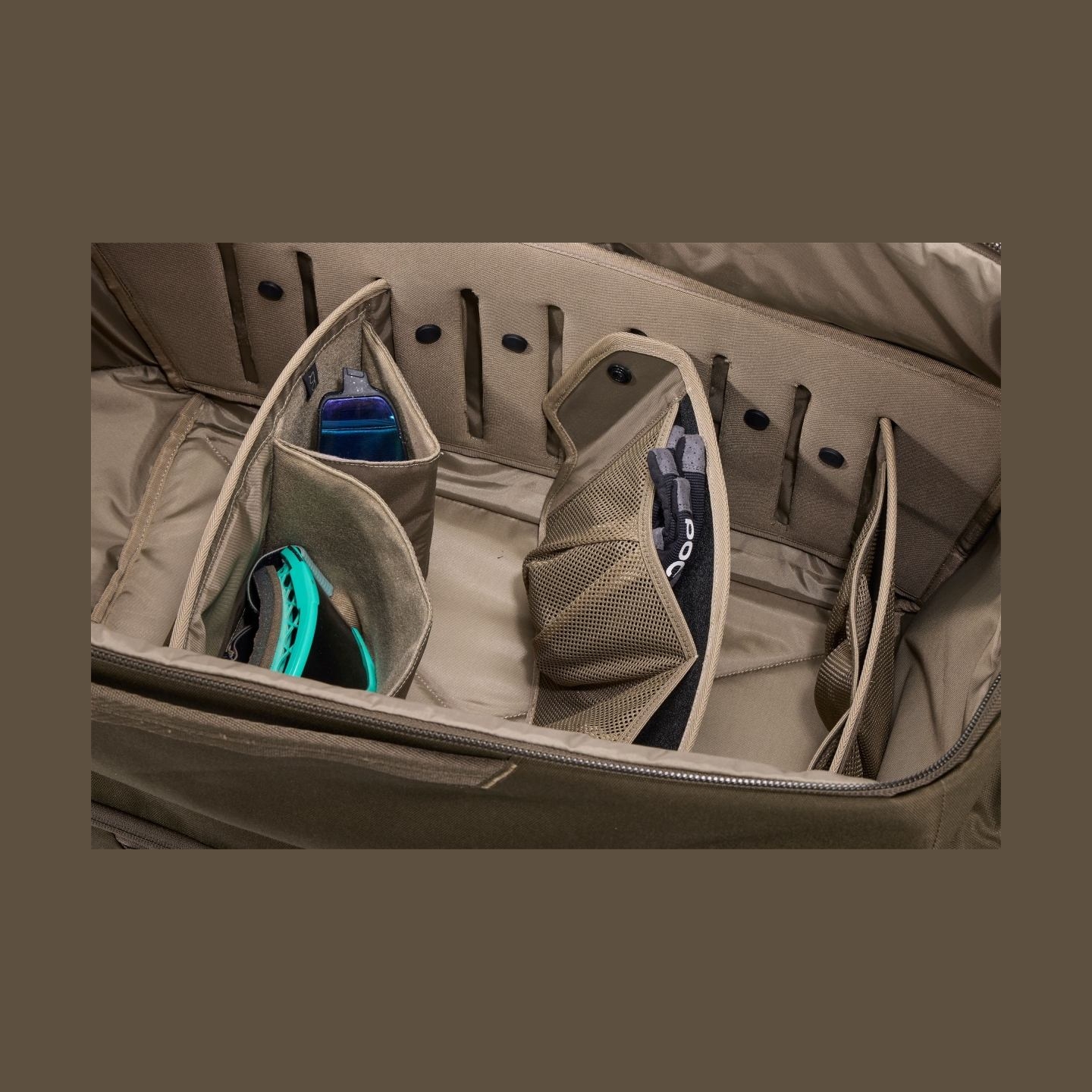 Thule 5537 Roundtrip 70L MTB duffel deep khaki