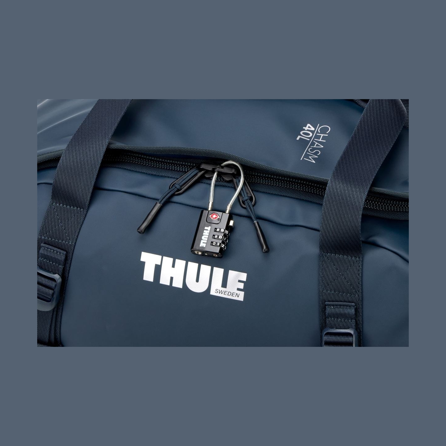 Thule 5590 Chasm 40L duffel bag darkest blue