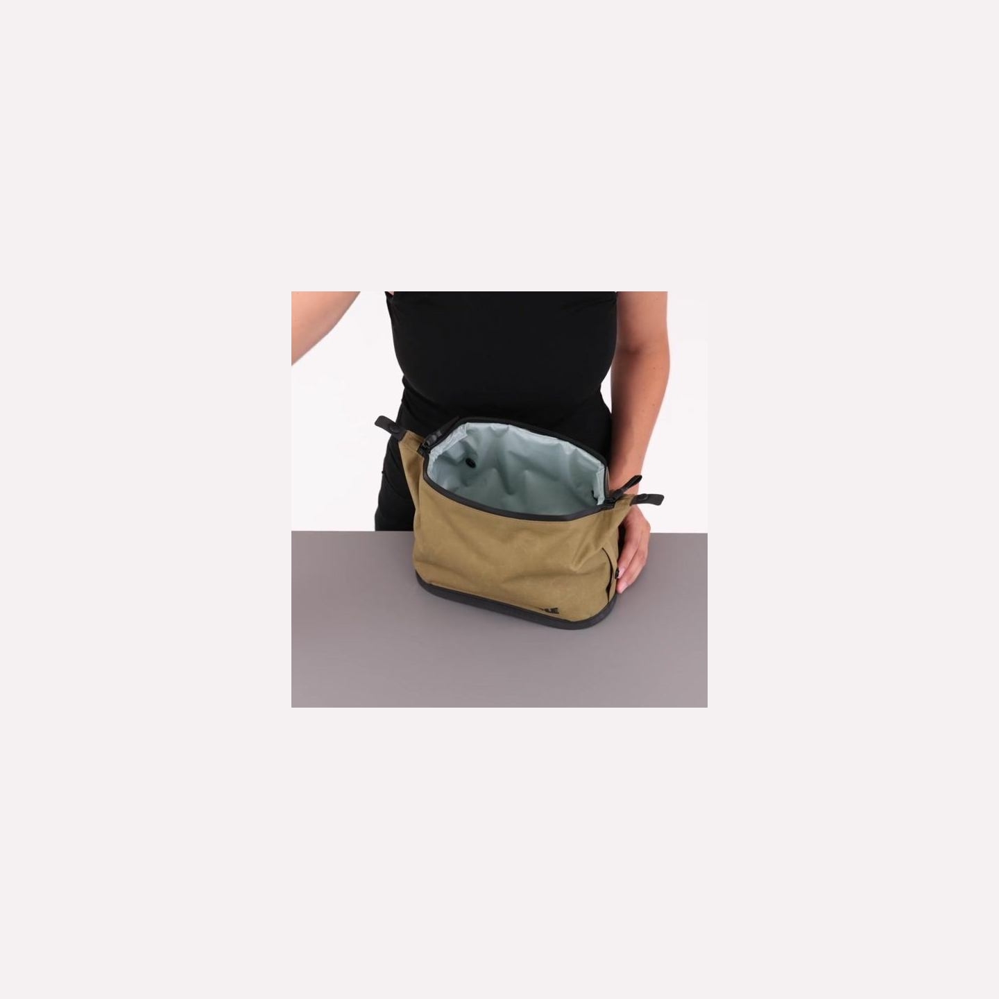 Thule 5437 Aion Toiletry Bag Black