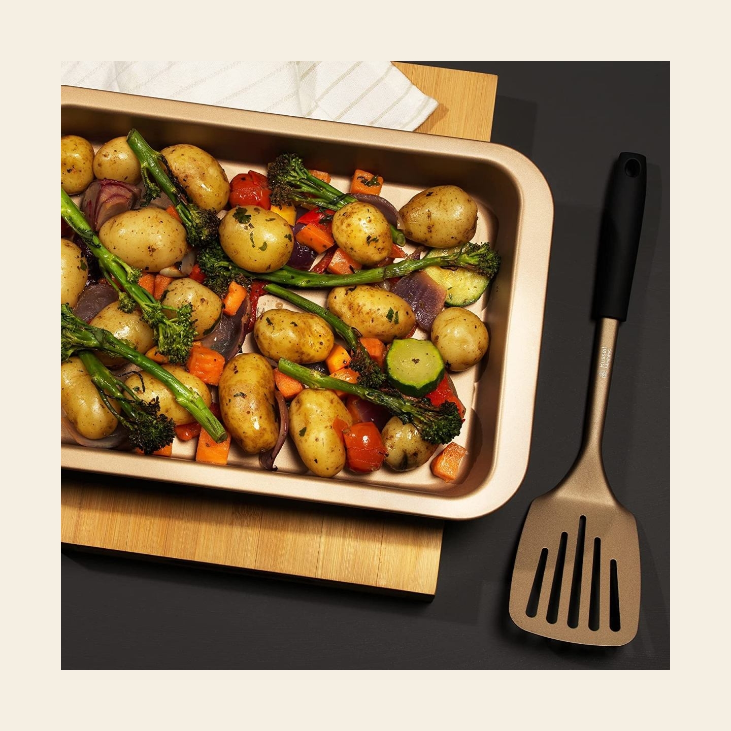Russell Hobbs RH01689GEU7 Opulence 36cm roaster gold