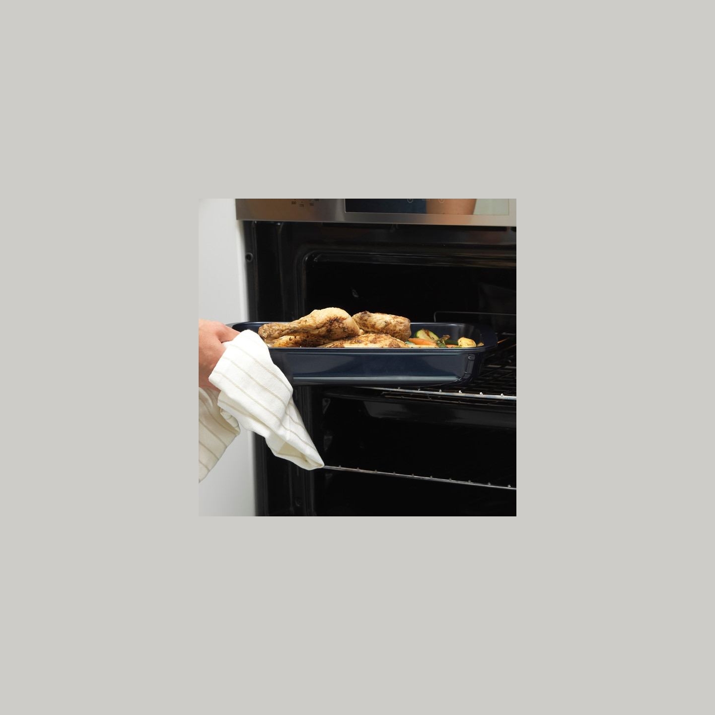 Russell Hobbs RH01144EU7 Glass Roaster 34cm navy