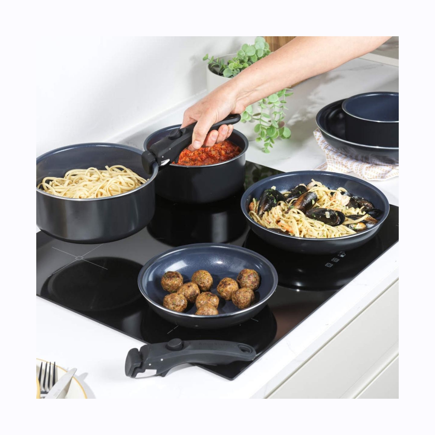 Russell Hobbs RH03321EU7 Pan Set 8pcs