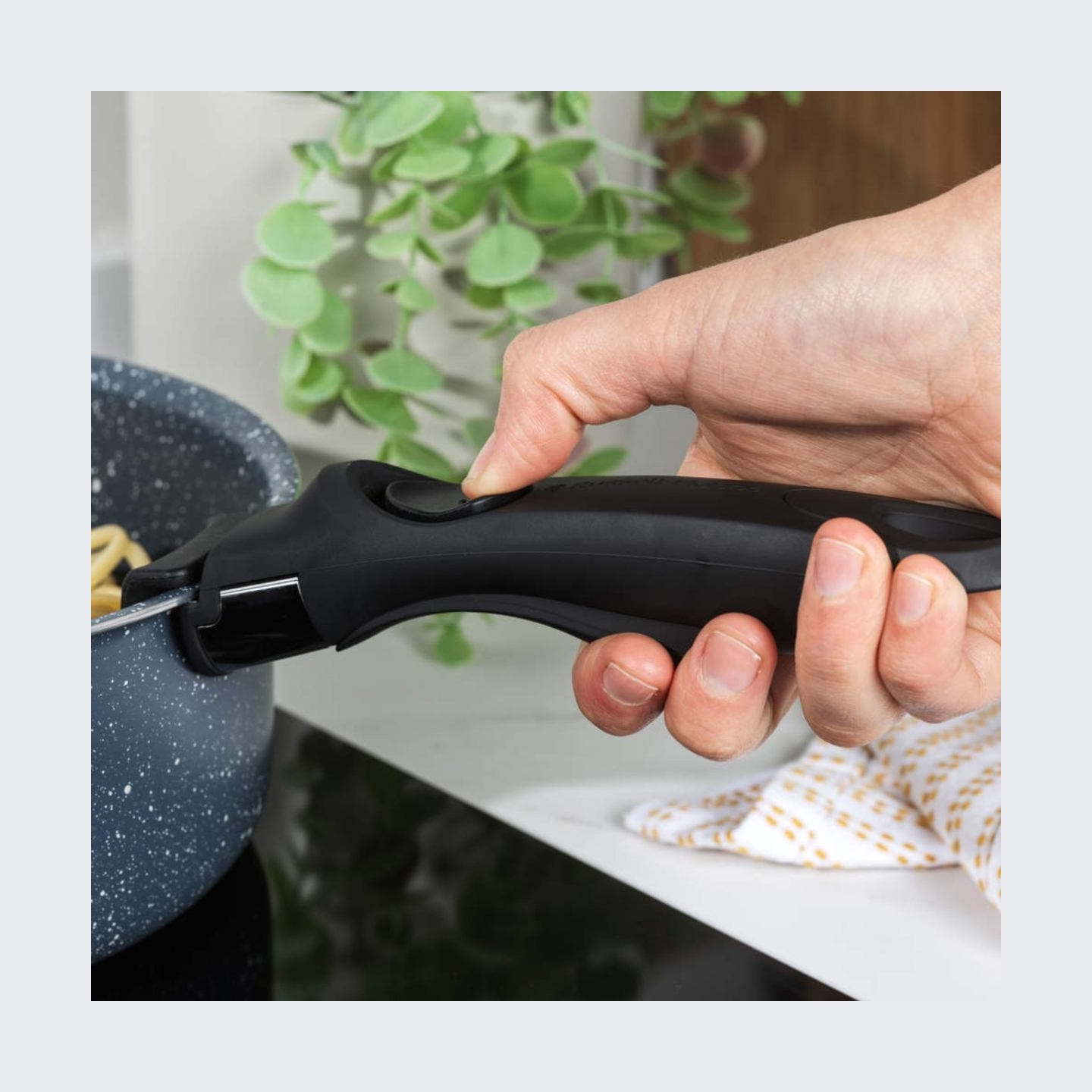 Russell Hobbs RH03280EU7 Smart Clip Pan Handle