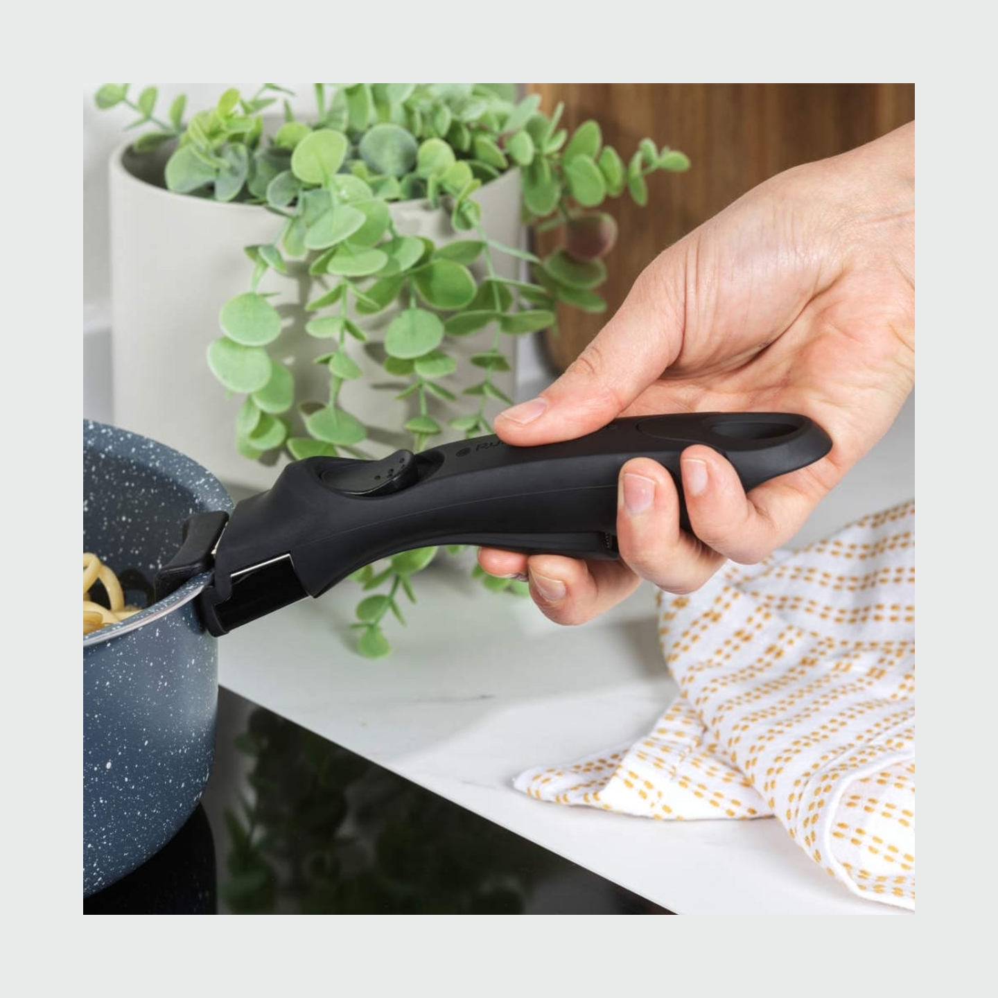 Russell Hobbs RH03280EU7 Smart Clip Pan Handle