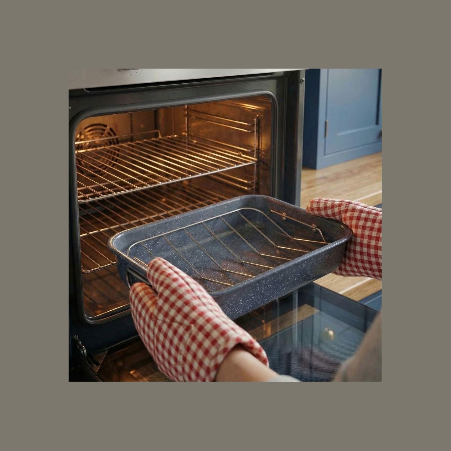 Russell Hobbs RH04097 Nightfall Stone Roaster And Rack
