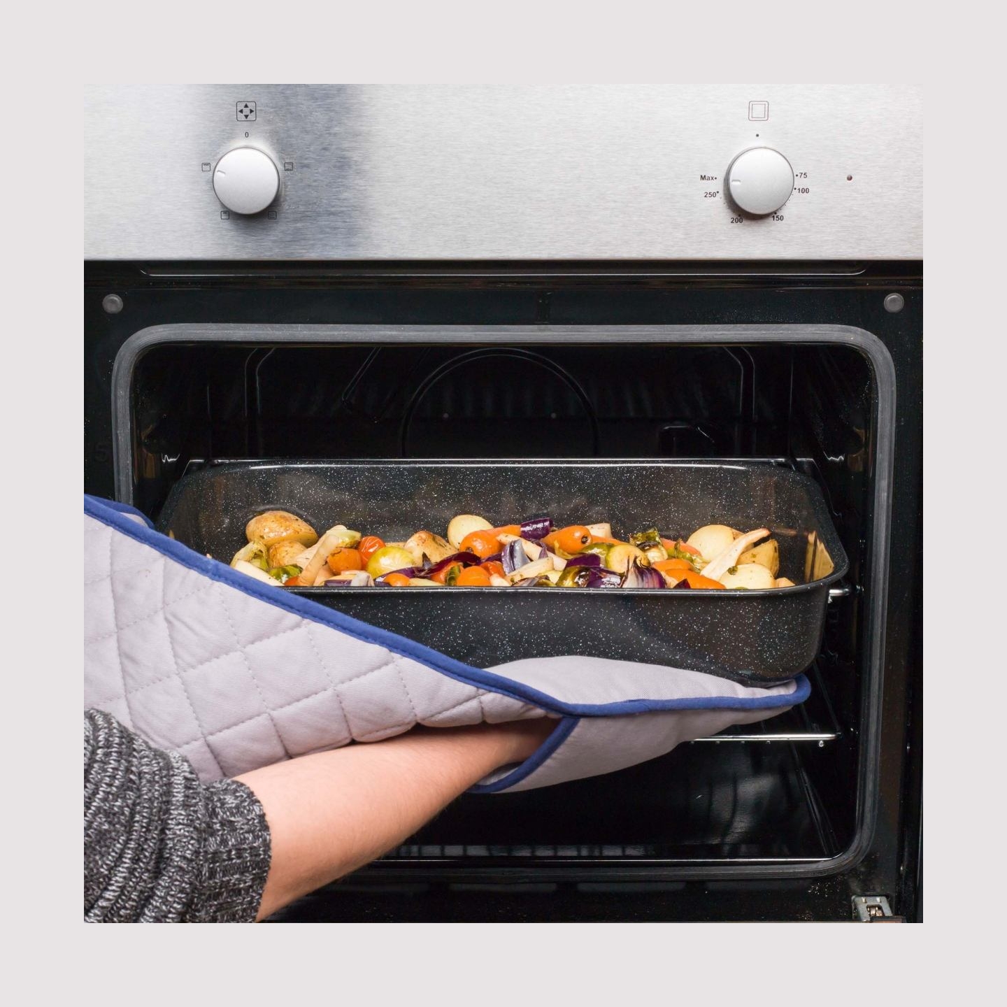 Russell Hobbs CW114312  VIT Enamel 42cm Deep Roaster