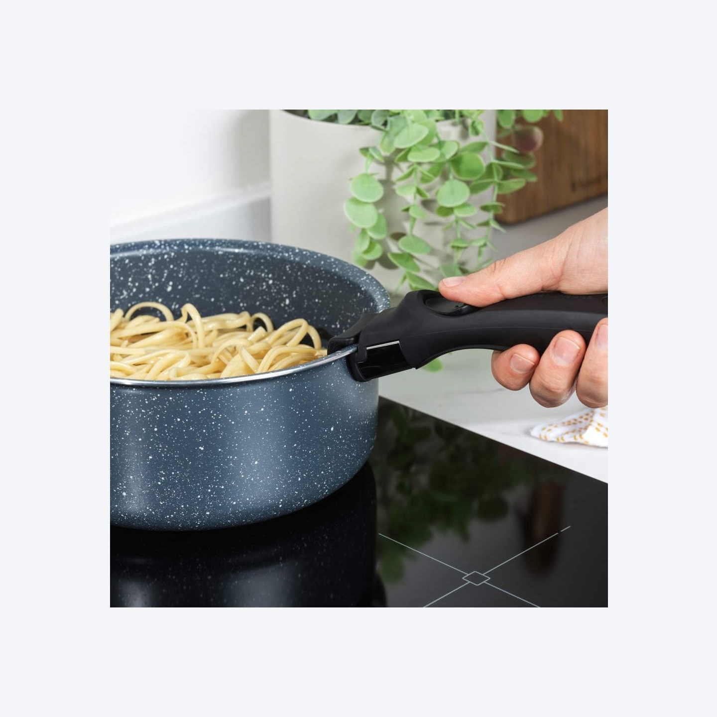 Russell Hobbs RH03294EU7 Nightfall 4-Piece Smart Clip Saucepan Set