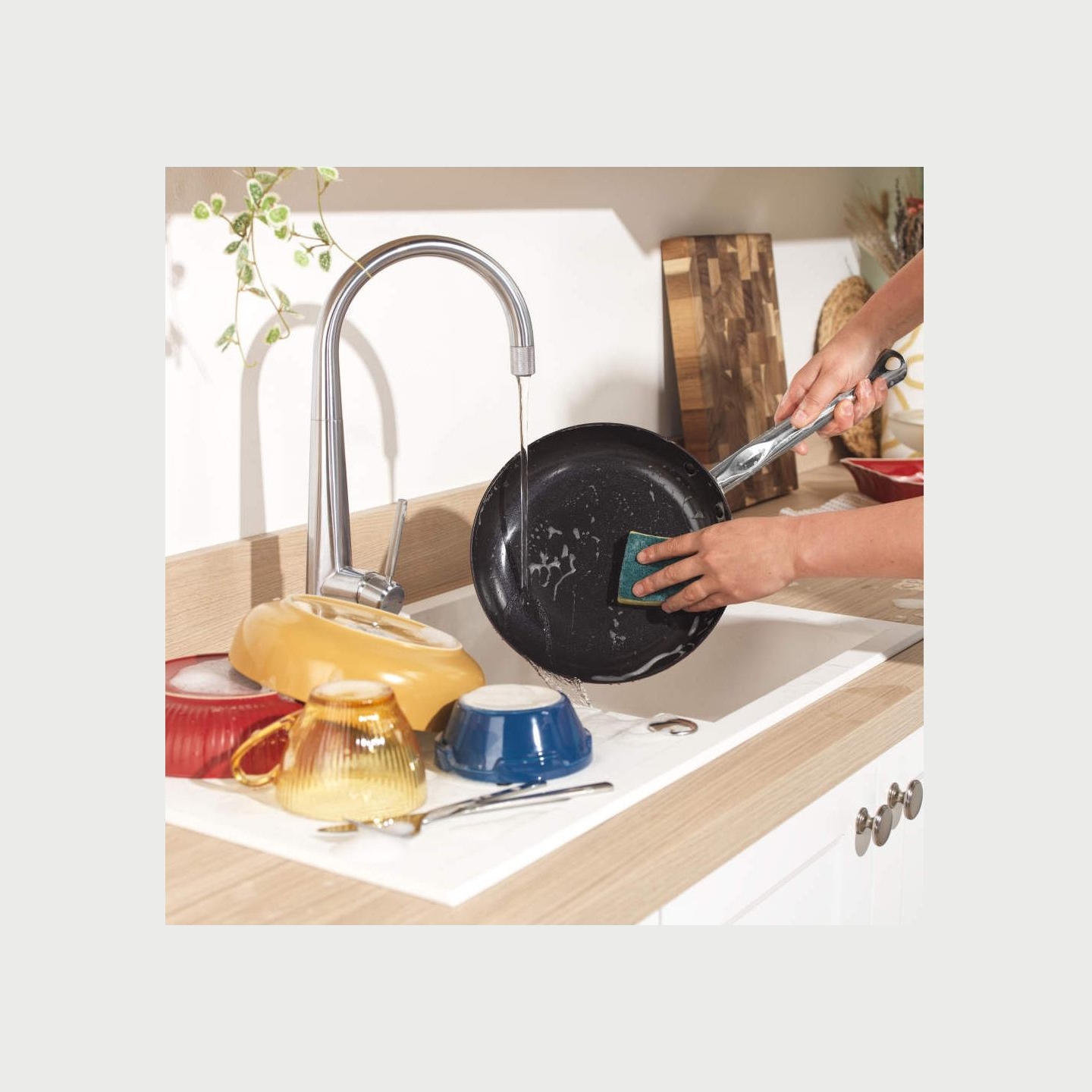 Russell Hobbs RH03804 Riviera 24cm Fry Pan