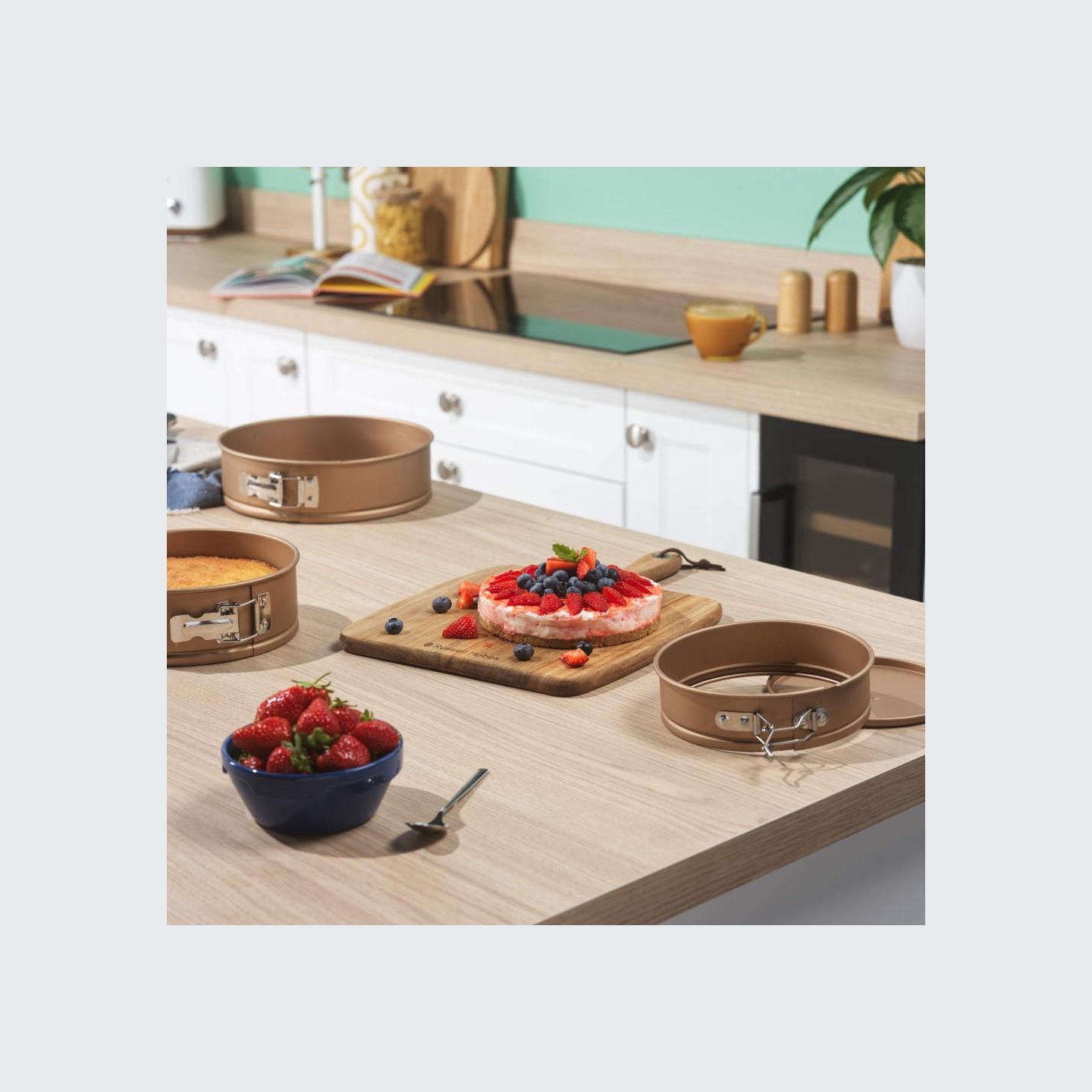 Russell Hobbs RH03791G Opulence 3 Piece Springform Tin Set