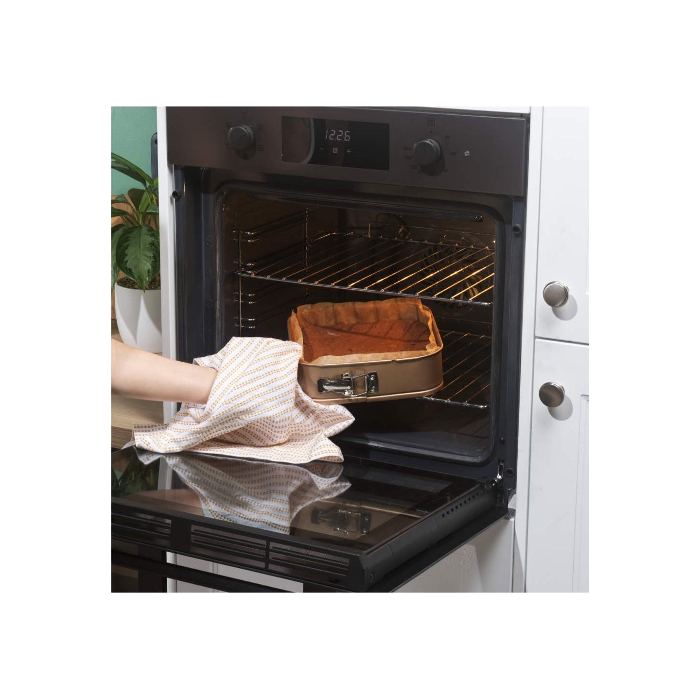 Russell Hobbs RH03792G Opulence Square Springform Tin