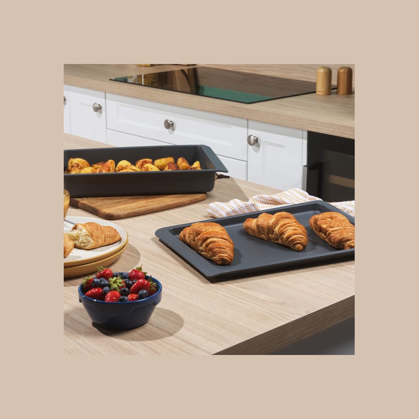 Russell Hobbs RH03763 Shield 2 Piece Baking Tray And Roaster Set