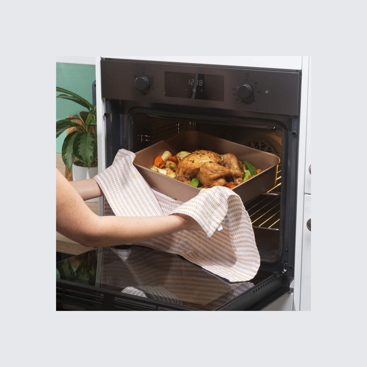 Russell Hobbs RH03790G Opulence 40 cm Deep Roaster