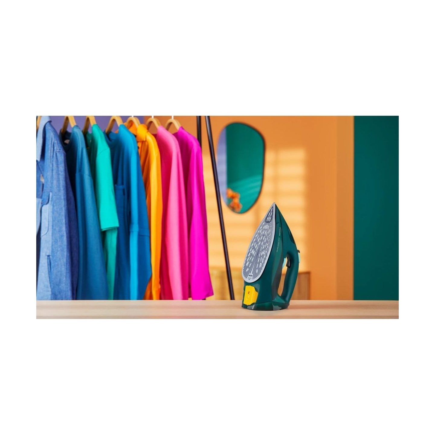 Philips 7000 Series Steam iron DST7050/70, 2800W, 50 g/min continous steam, 250g steam boost, vertical steam, SteamGlide Elite s