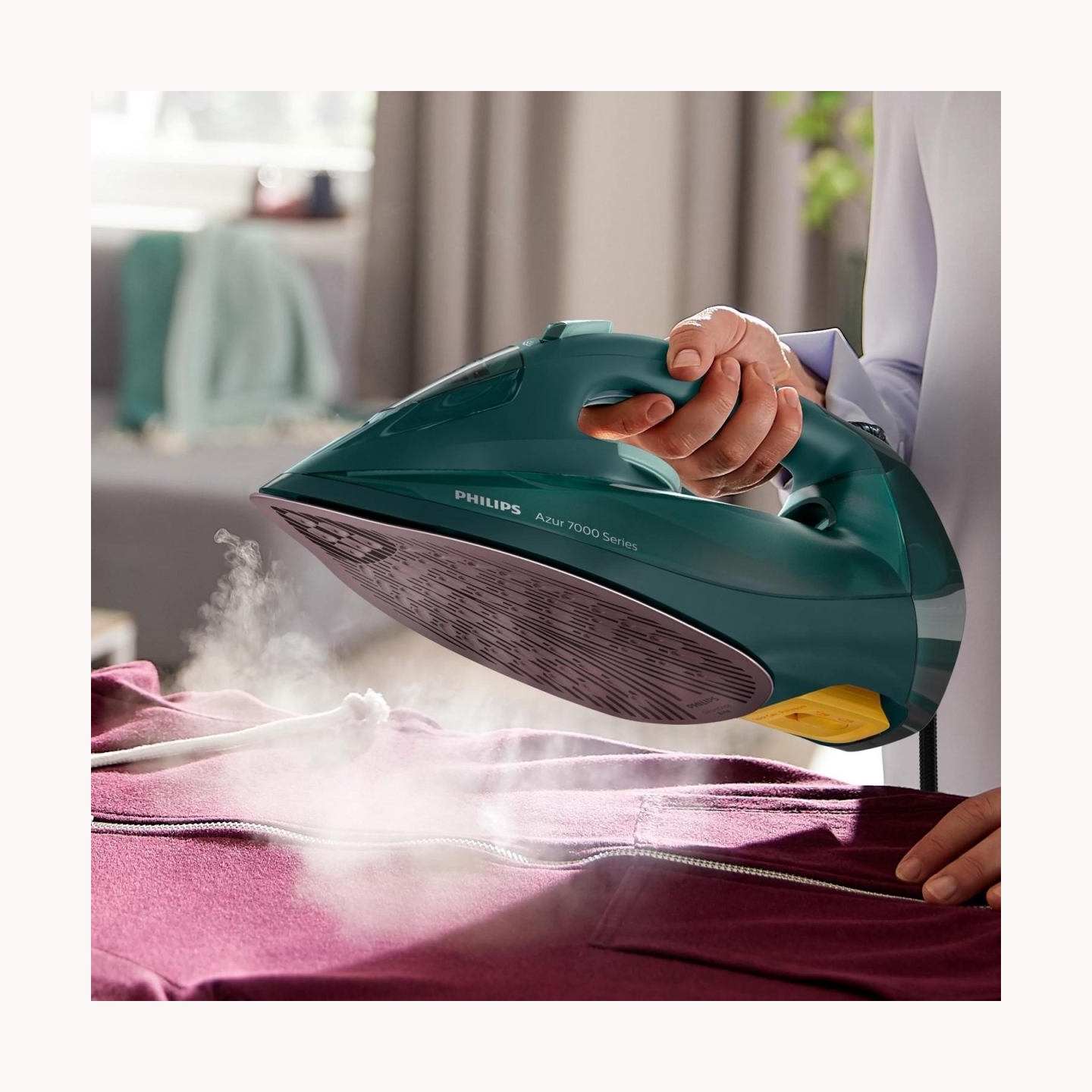 Philips 7000 Series Steam iron DST7050/70, 2800W, 50 g/min continous steam, 250g steam boost, vertical steam, SteamGlide Elite s