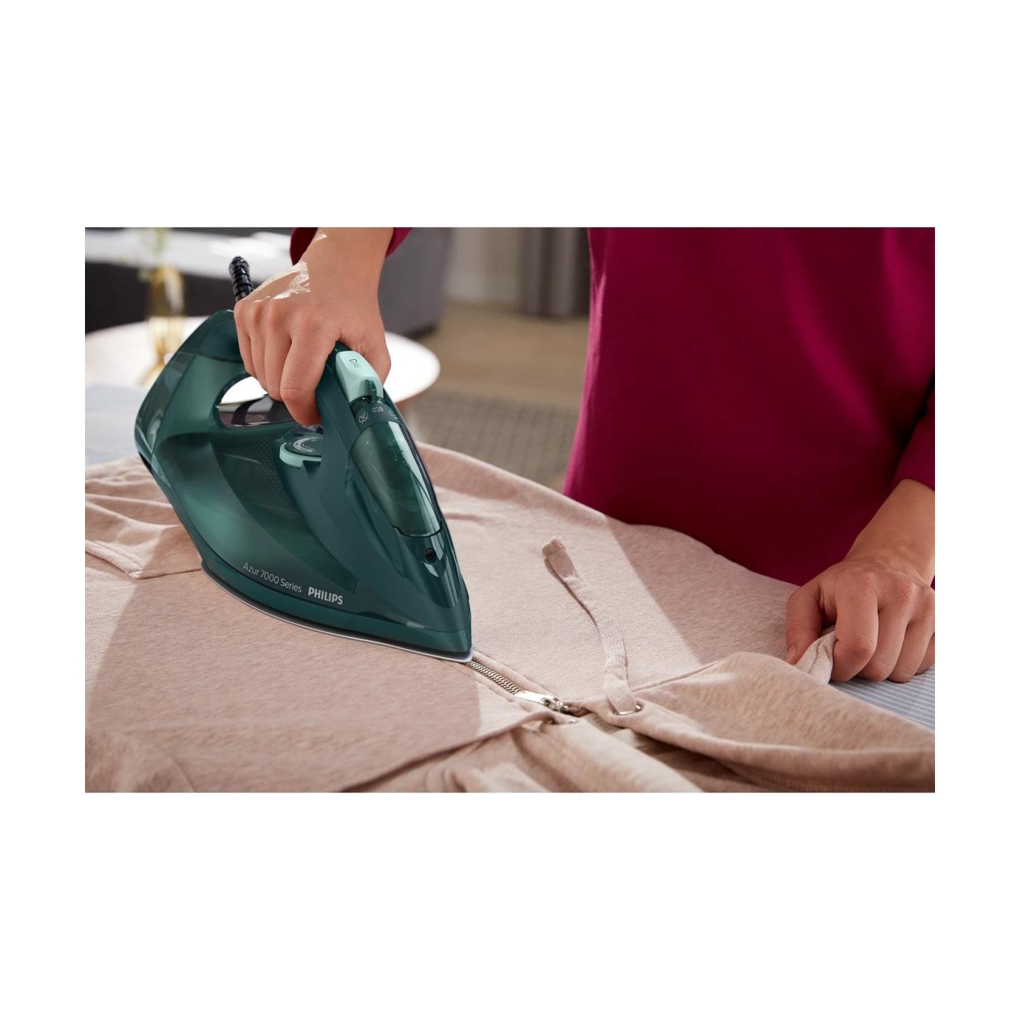 Philips 7000 Series Steam iron DST7050/70, 2800W, 50 g/min continous steam, 250g steam boost, vertical steam, SteamGlide Elite s
