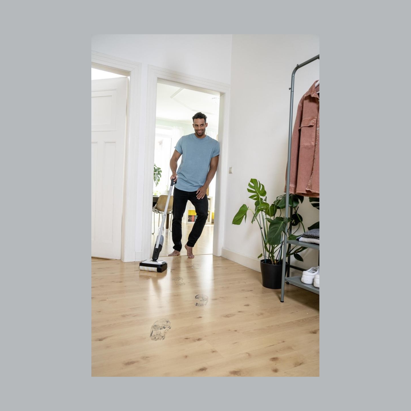 Karcher Vacuum Cleaner|KARCHER|dry&wet|Electric broom|Grey/White/Black|Bagless|Battery| 2.3 kg|1.056-200.0