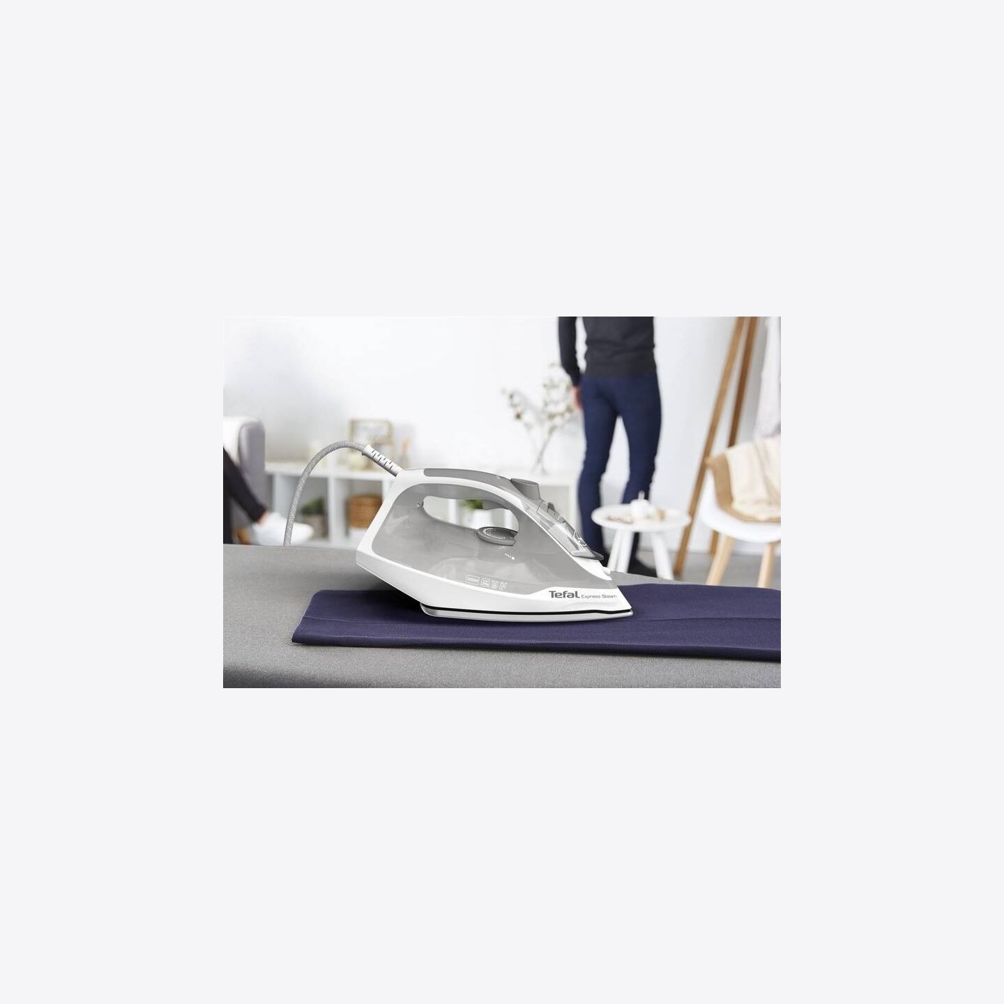 Tefal Express Steam Iron | FV2863E1 | Steam Iron | 2500 W | Water tank capacity 270 ml | Continuous steam 30 g/min | Steam boost