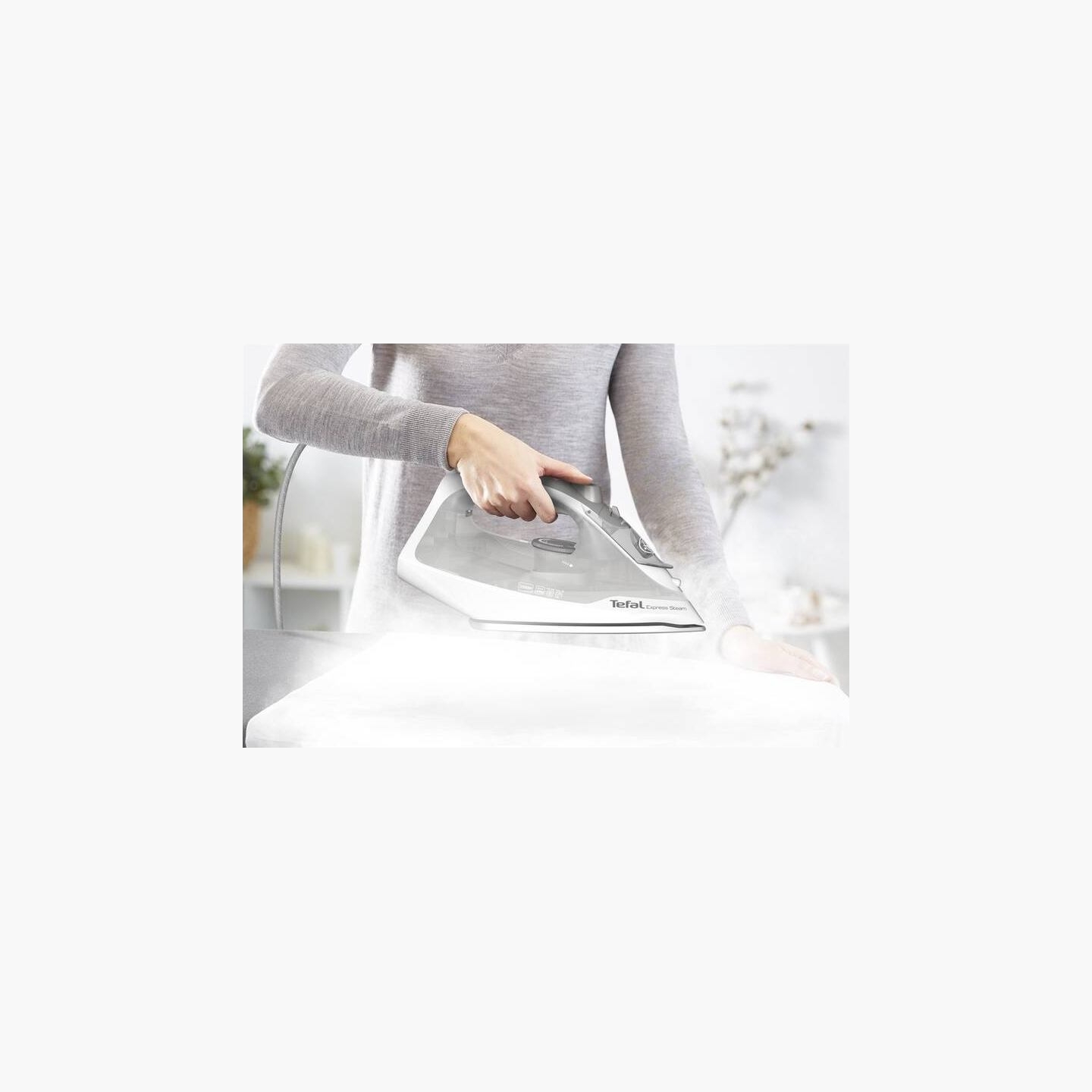 Tefal Express Steam Iron | FV2863E1 | Steam Iron | 2500 W | Water tank capacity 270 ml | Continuous steam 30 g/min | Steam boost