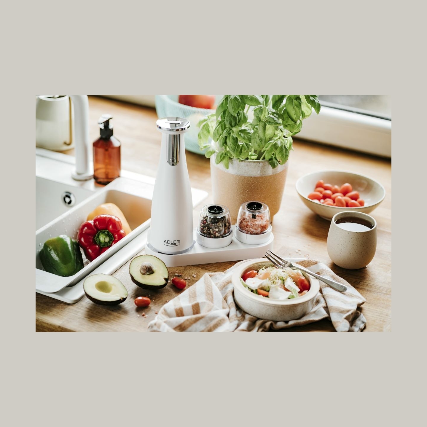 Adler | Electric Salt and pepper grinder | AD 4449w | Housing material ABS plastic | 7 W | Lithium | Matte White