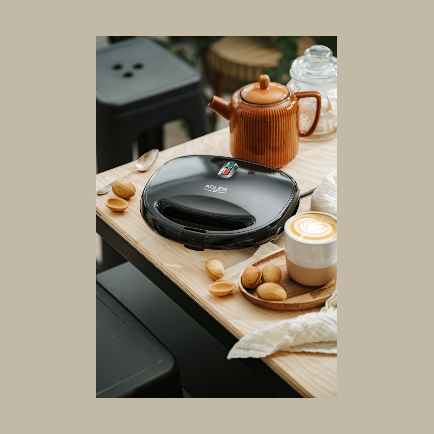 Adler Nut Cookie Maker | AD 3071 | 750 W | Number of pastry 12 | Nuts | Black