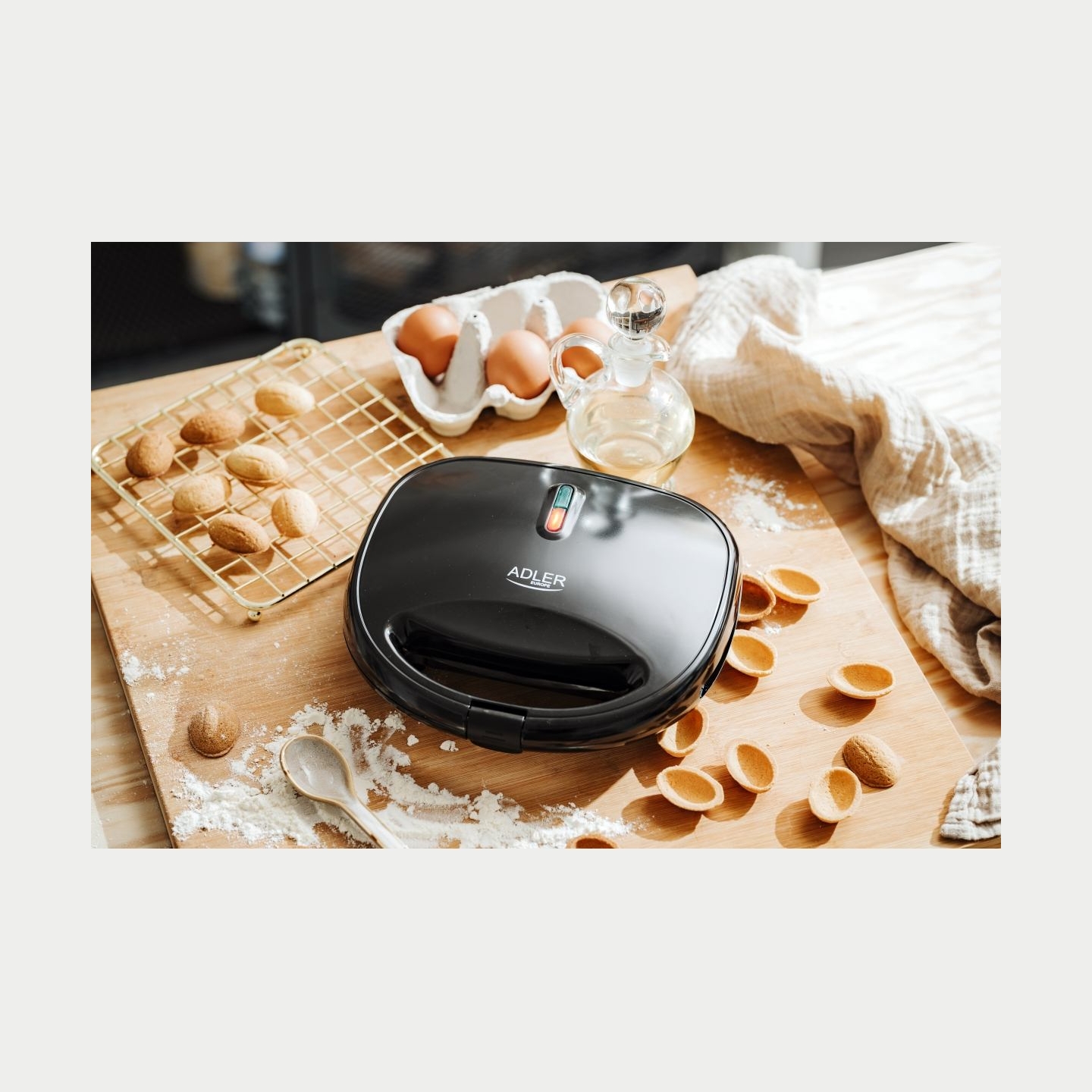 Adler Nut Cookie Maker | AD 3071 | 750 W | Number of pastry 12 | Nuts | Black
