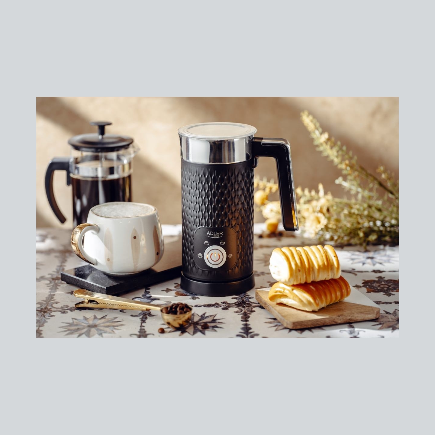 Adler | AD 4494 | 500 W | Milk frother | Black